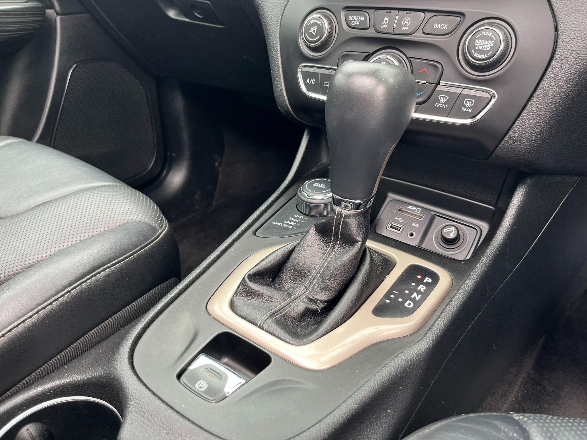 Jeep Cherokee view 15