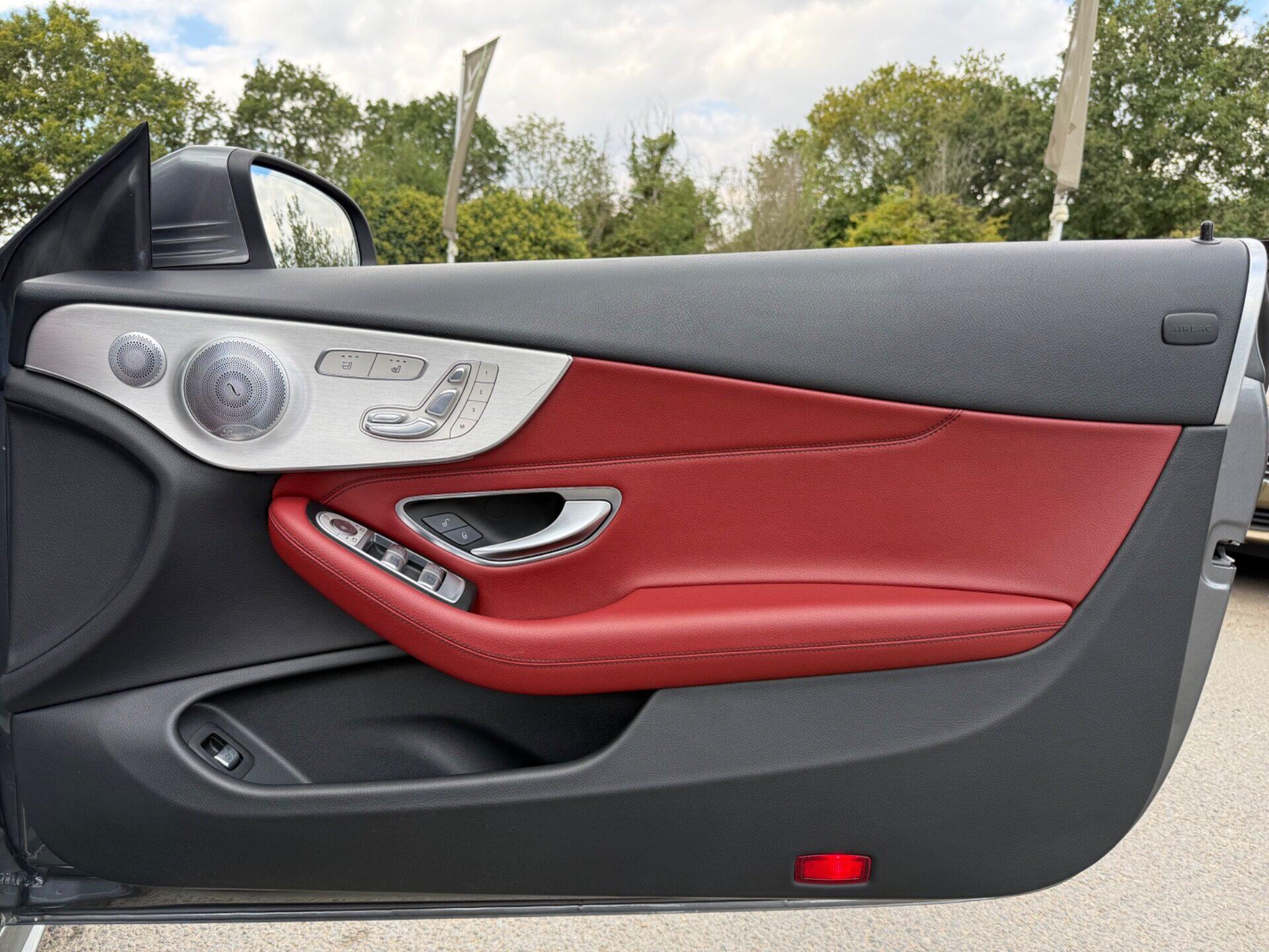 Mercedes-Benz C-Class view 40
