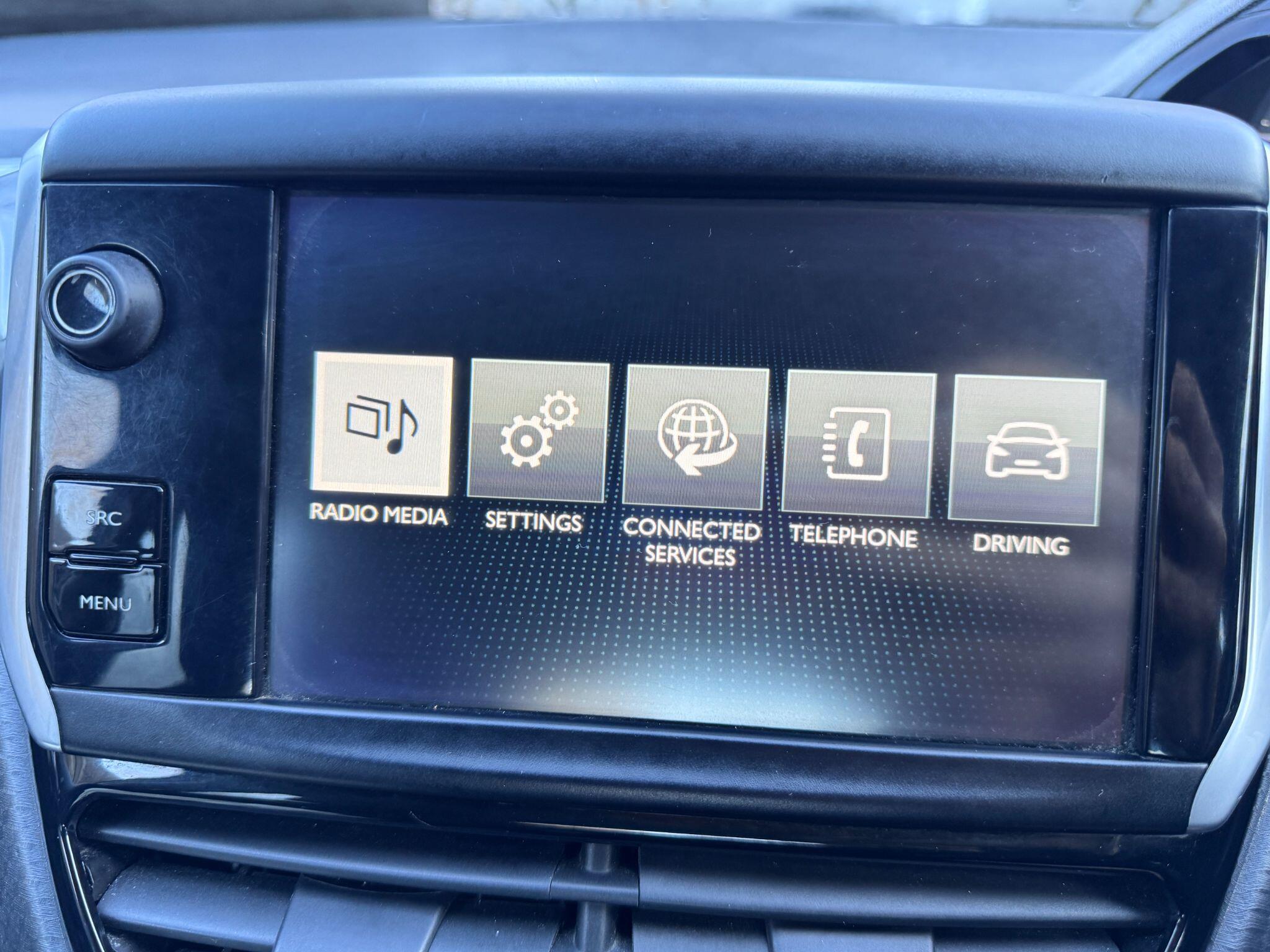 2016 Peugeot 208 image 31