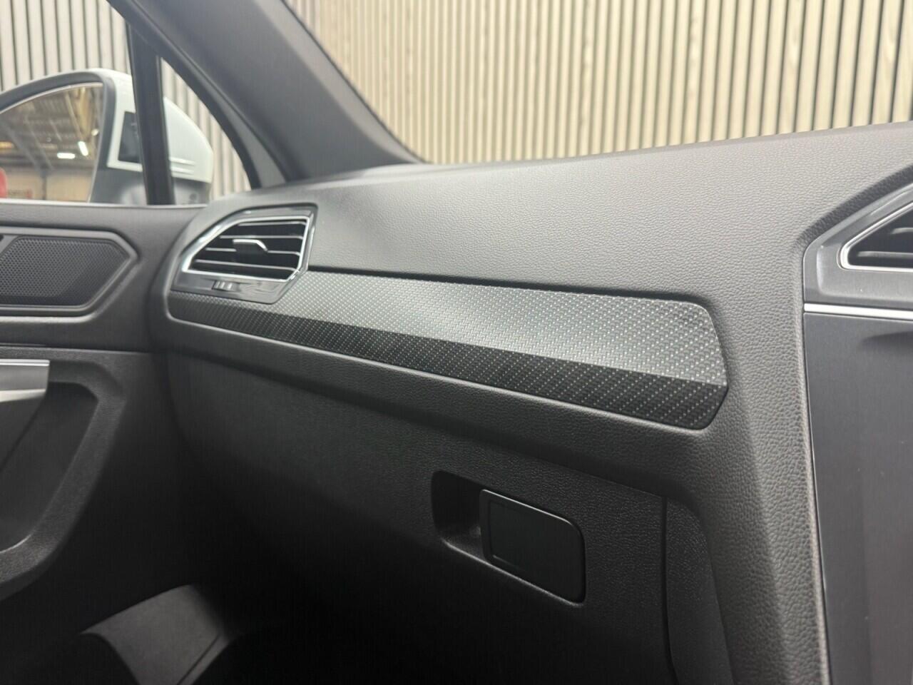 Volkswagen Tiguan Allspace view 25