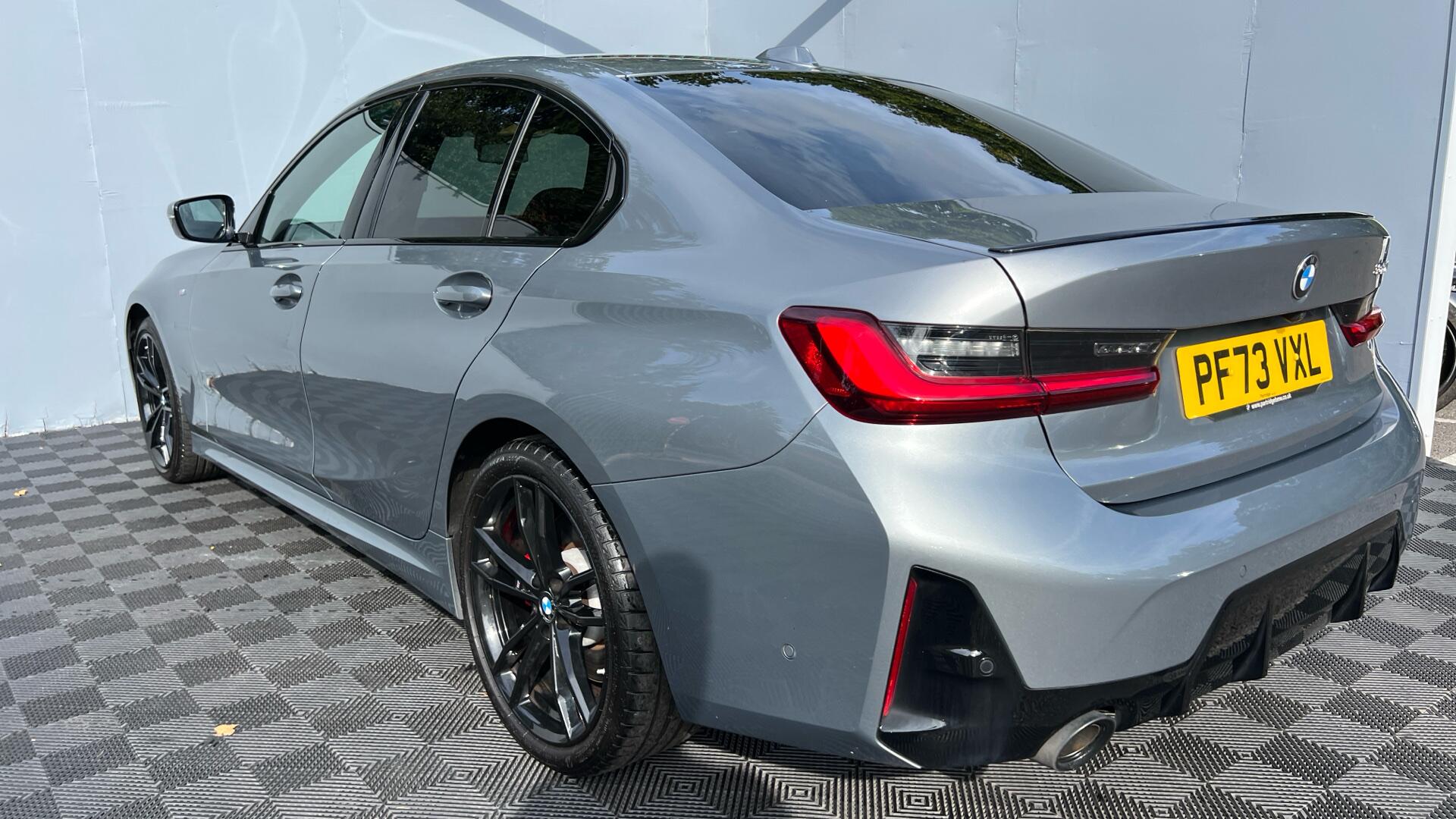 BMW 3 Series view 31