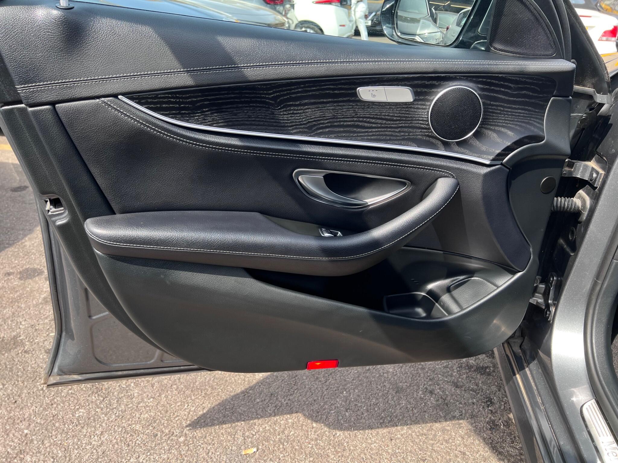 Mercedes-Benz E Class view 34