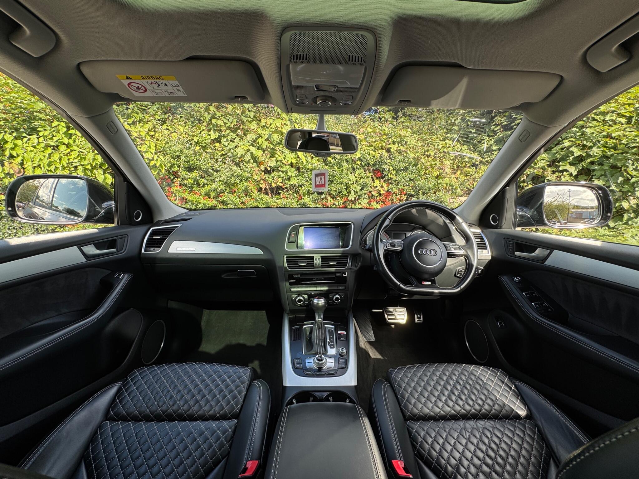 Audi SQ5 view 14