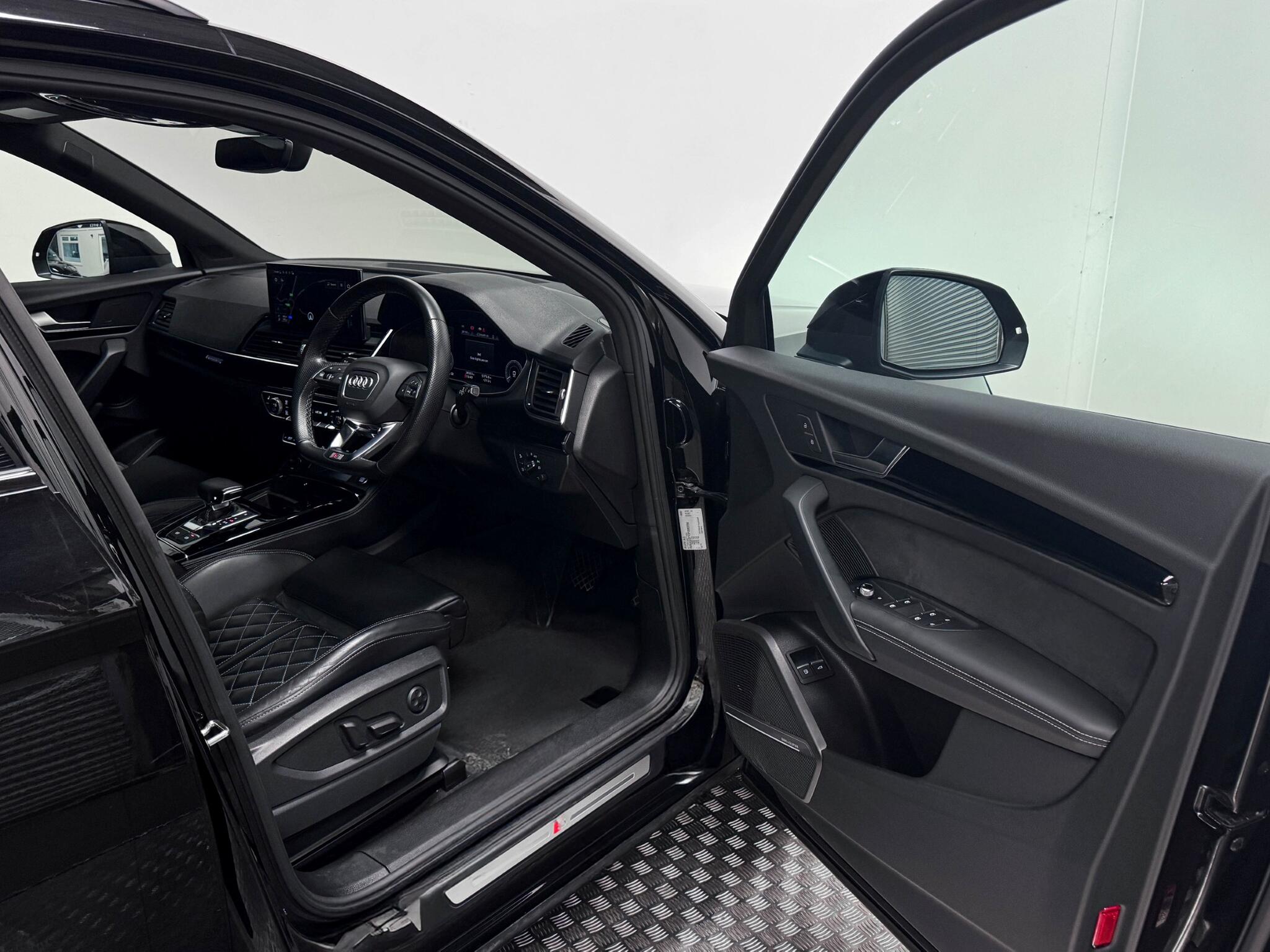 Audi Q5 view 18