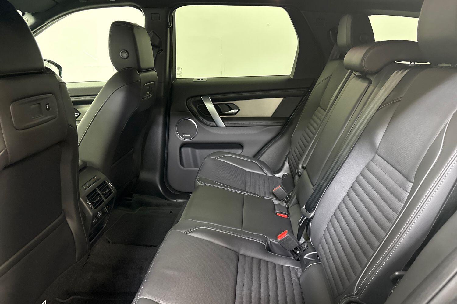 Land Rover Discovery Sport view 16