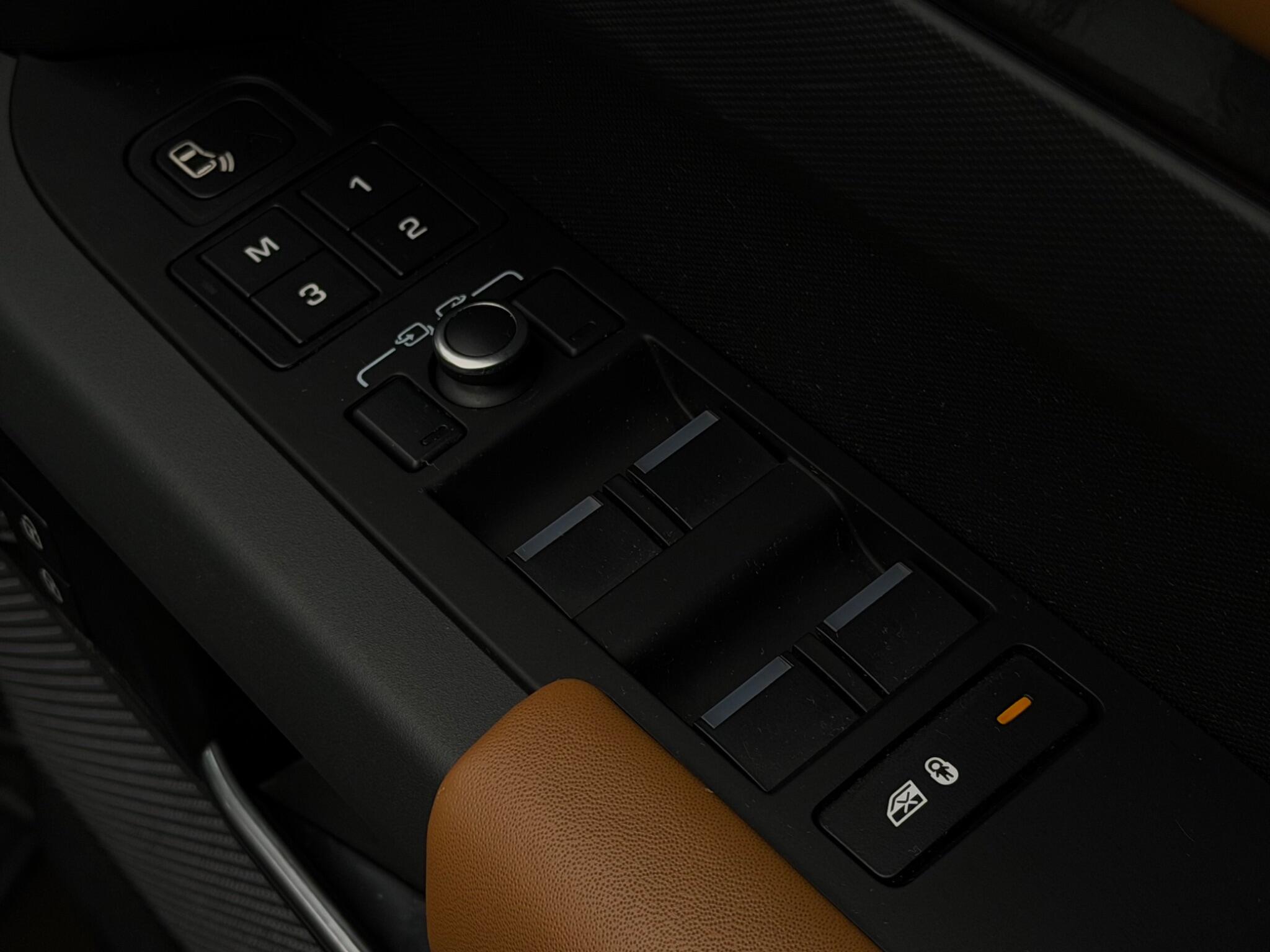 Land Rover Defender view 26