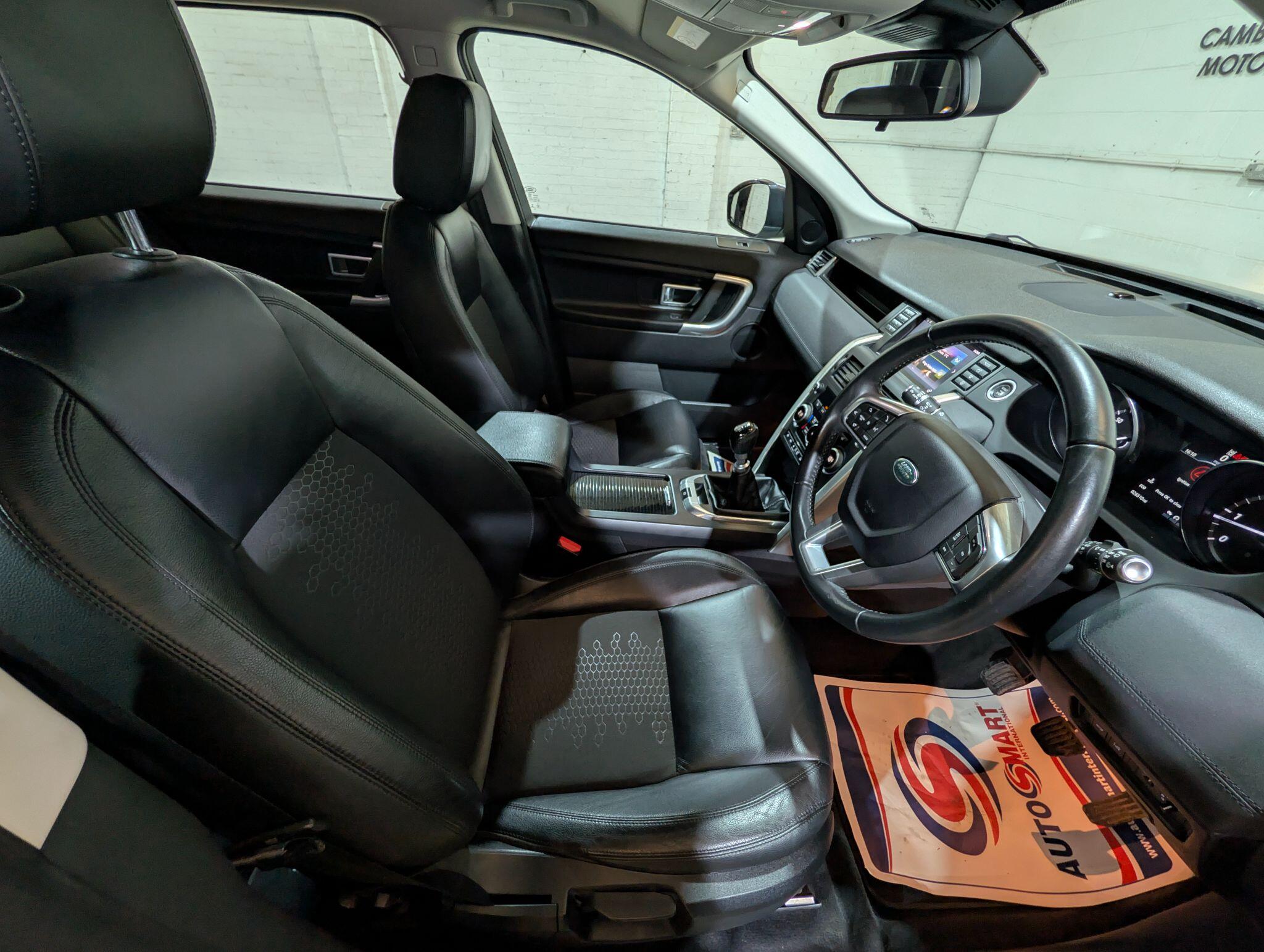 Land Rover Discovery Sport view 31