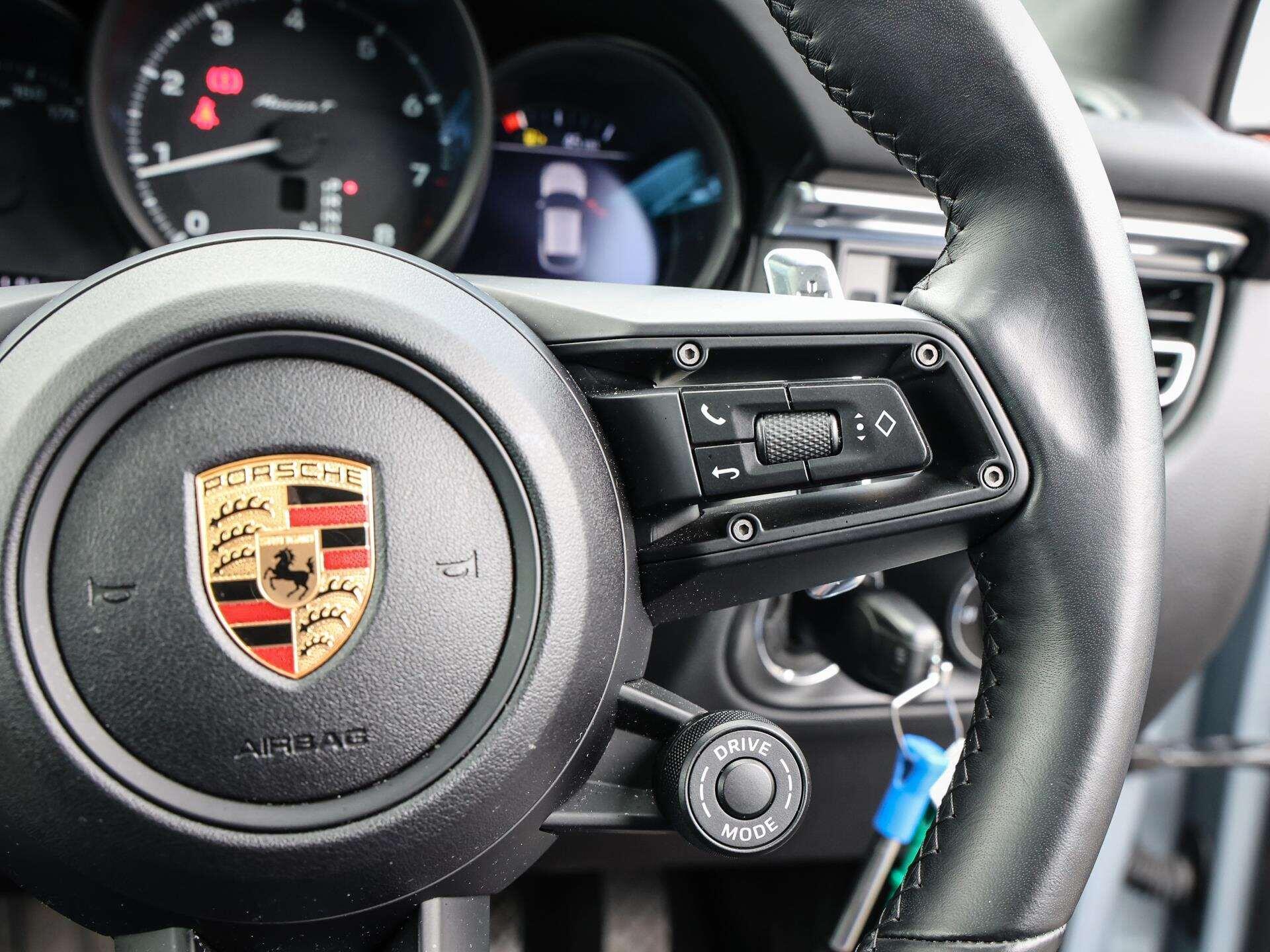 Porsche Macan view 26