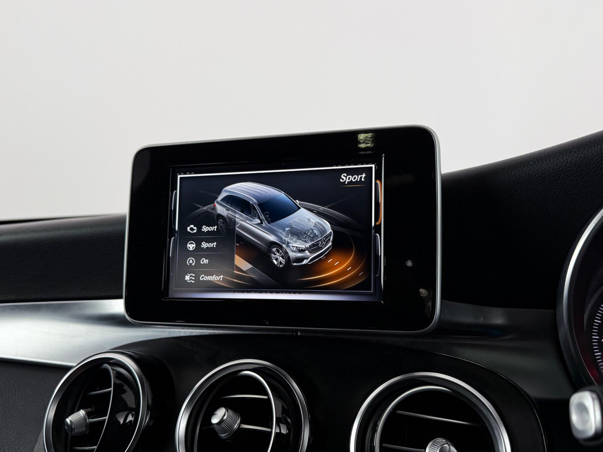 Mercedes-Benz GLC view 27