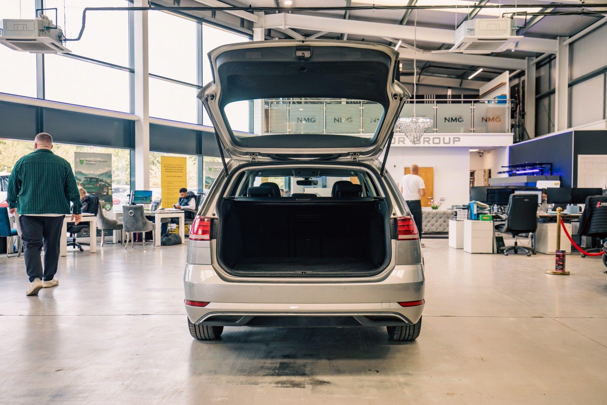 Volkswagen Golf view 33
