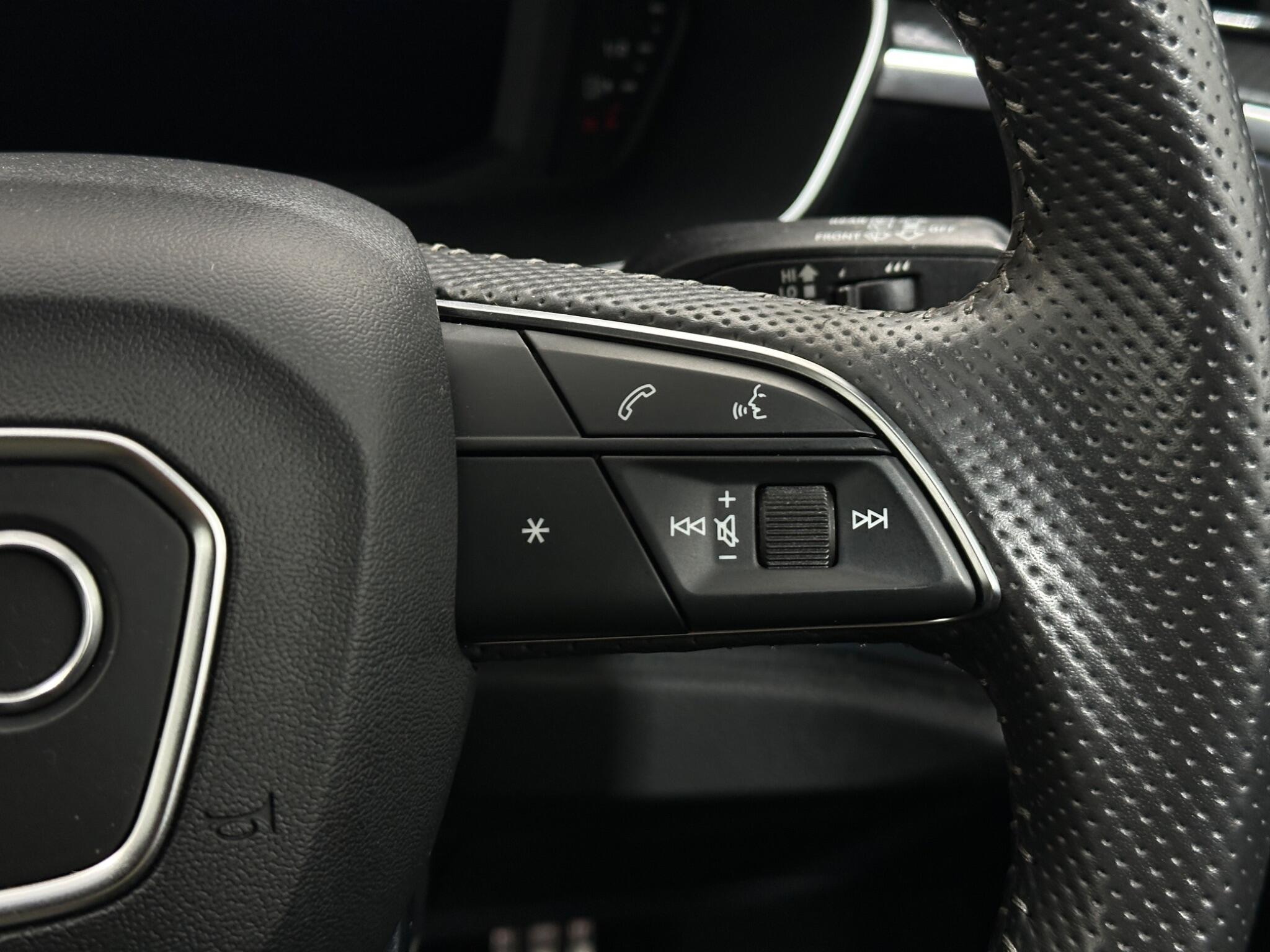 Audi Q3 view 16