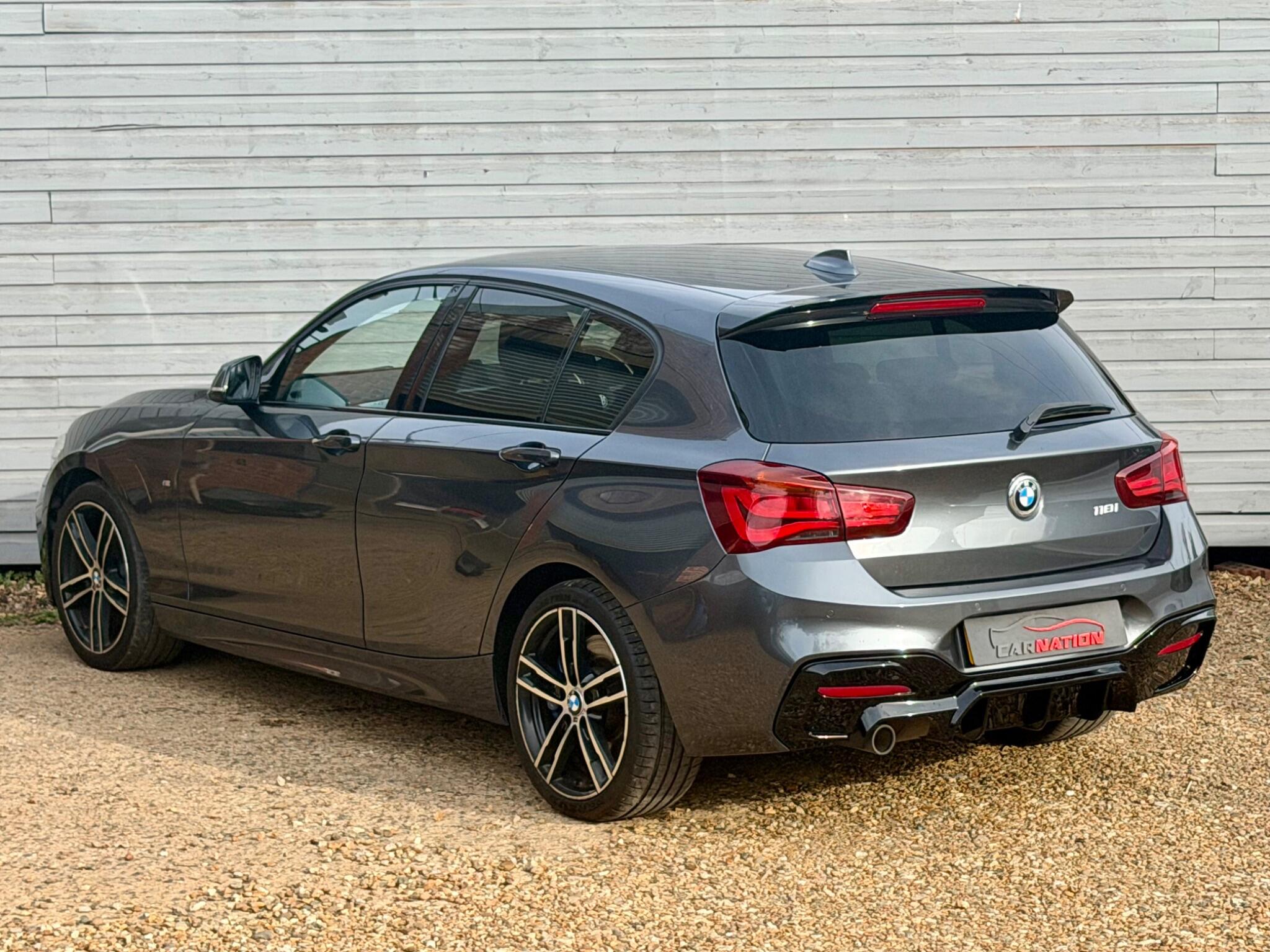 BMW 1 Series view 8