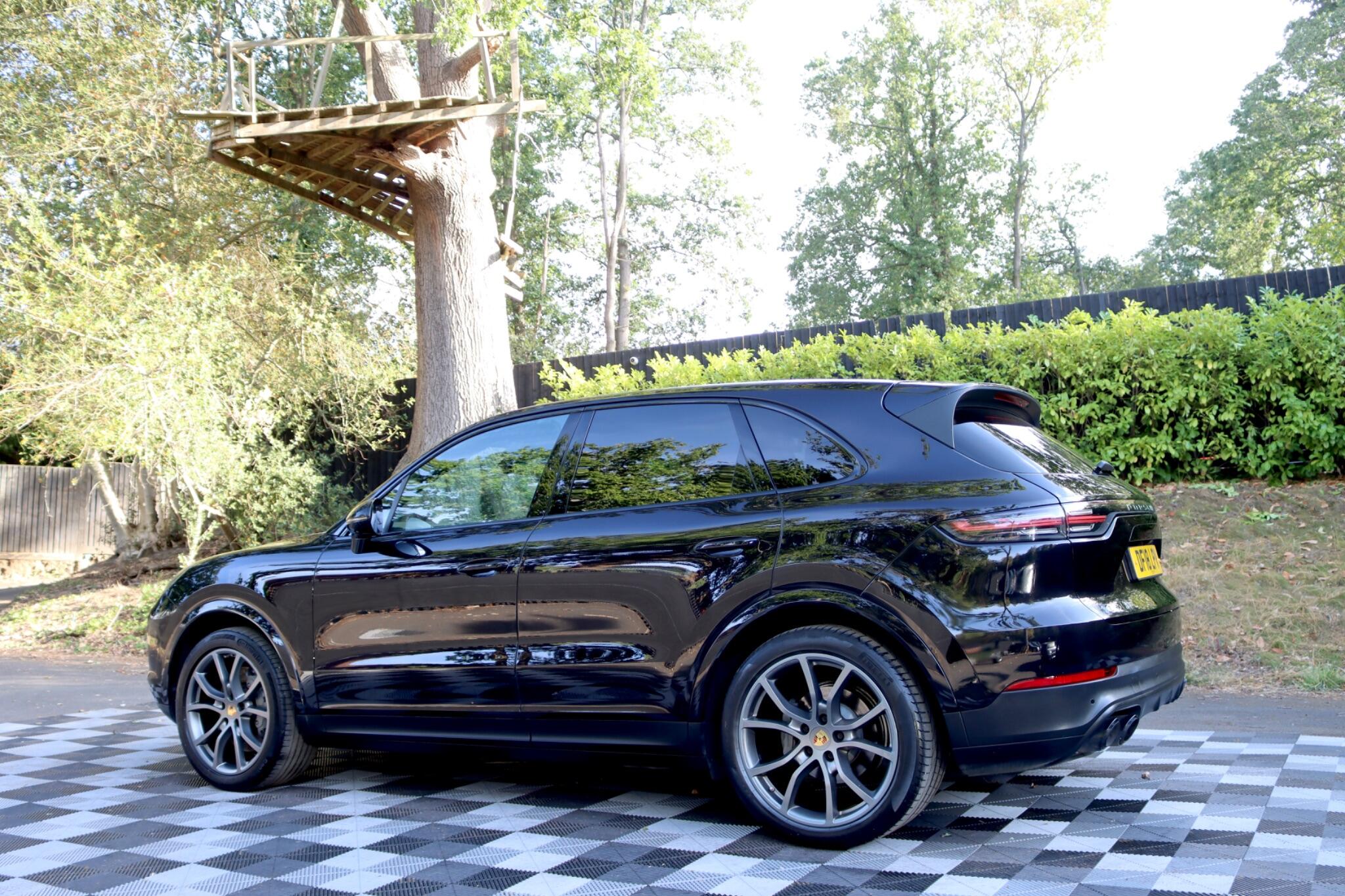 Porsche Cayenne view 15