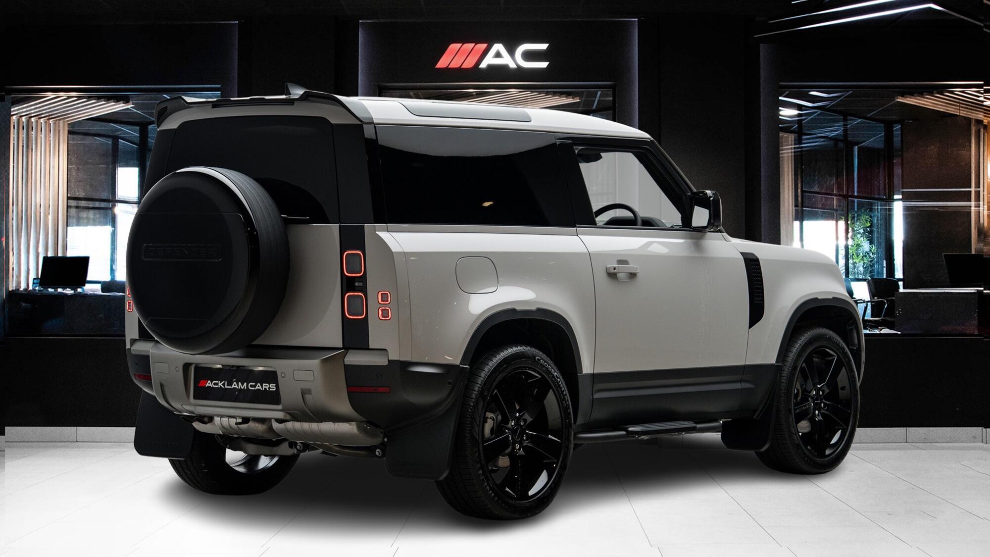 Land Rover Defender 90 view 6