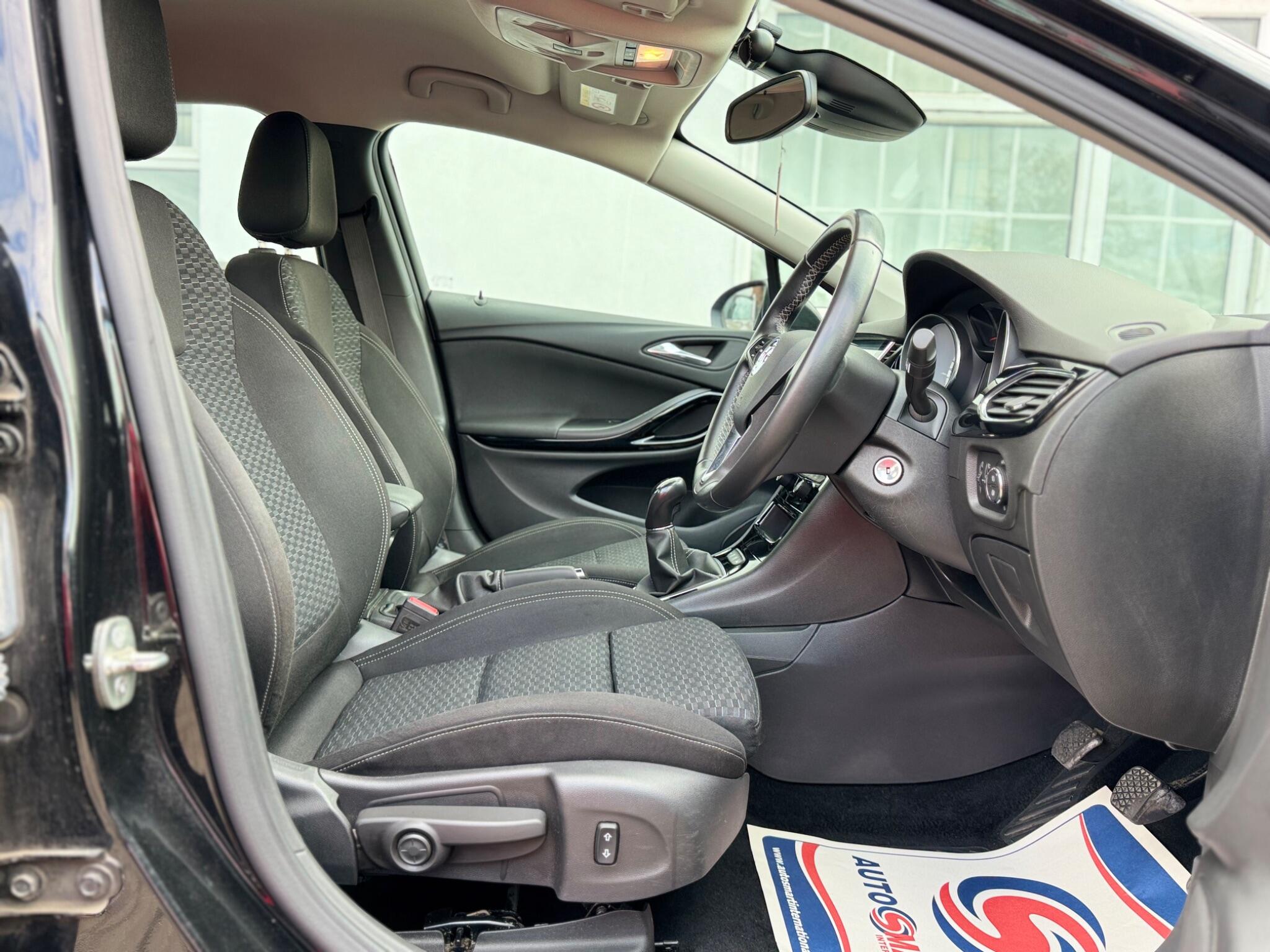 Vauxhall Astra view 14