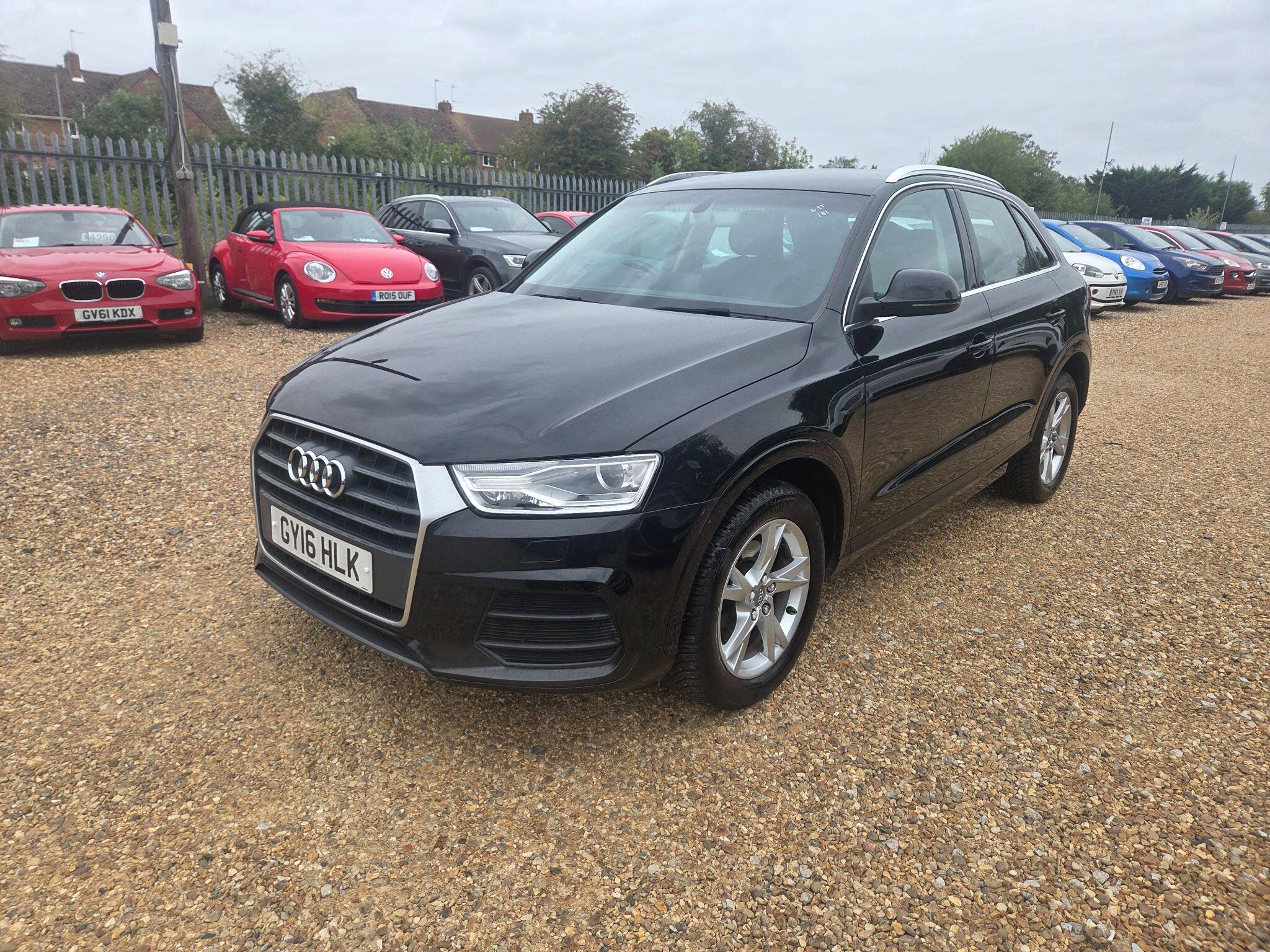 Audi Q3 view 11