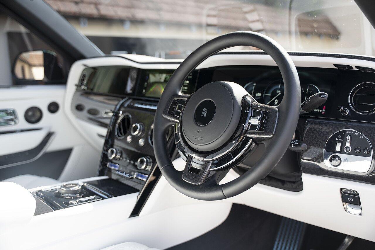 Rolls-Royce Cullinan view 9