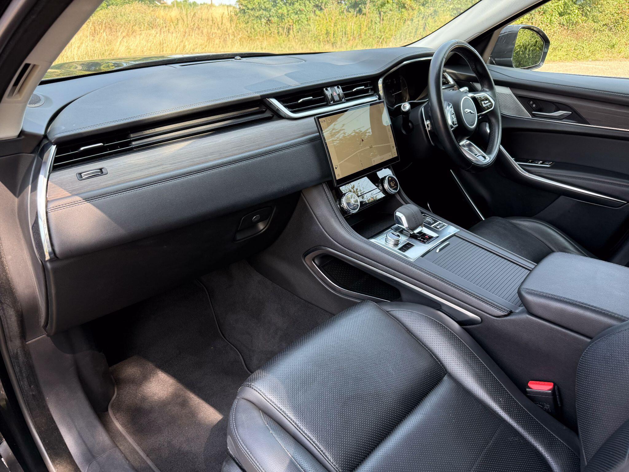 Jaguar F-Pace view 10