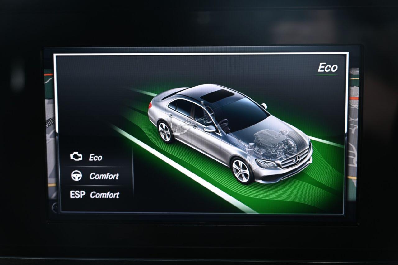 Mercedes-Benz E Class view 29
