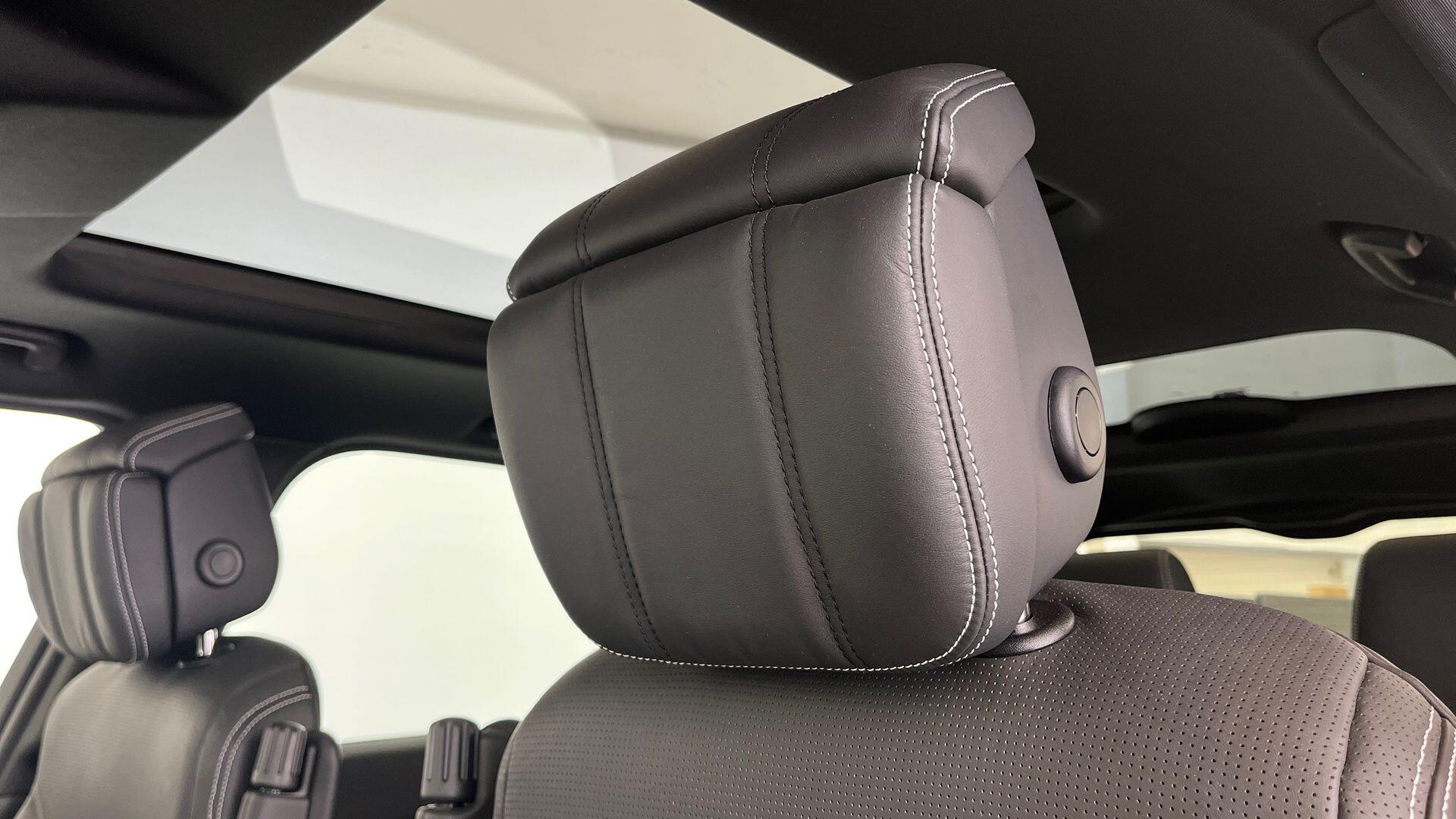 Land Rover Discovery view 21