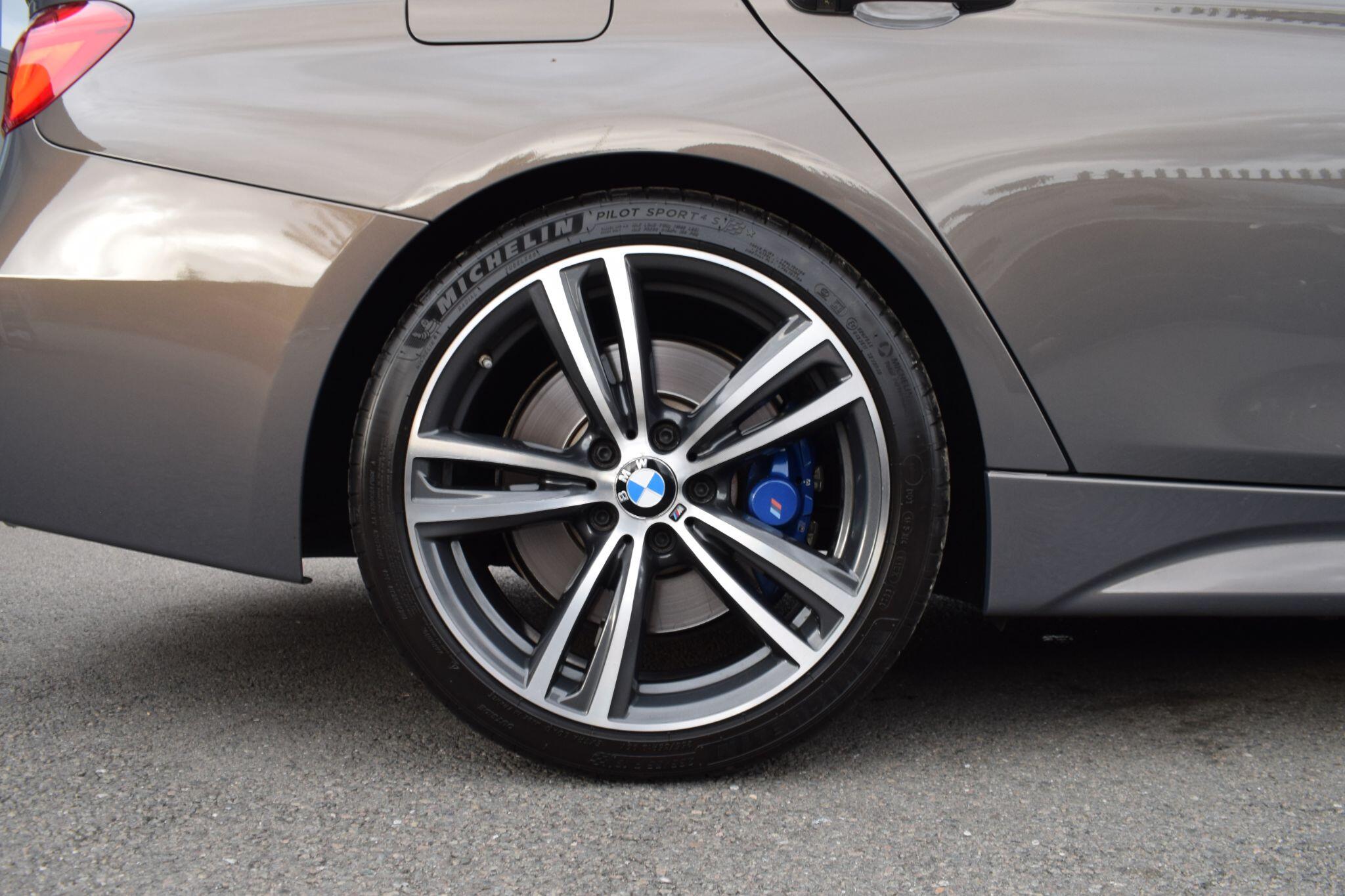 BMW 3 Series view 35