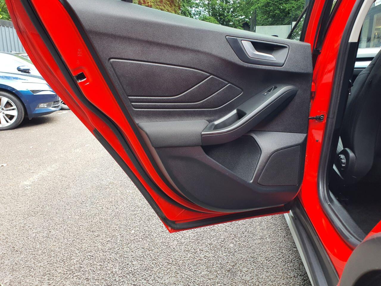 Ford Focus view 22