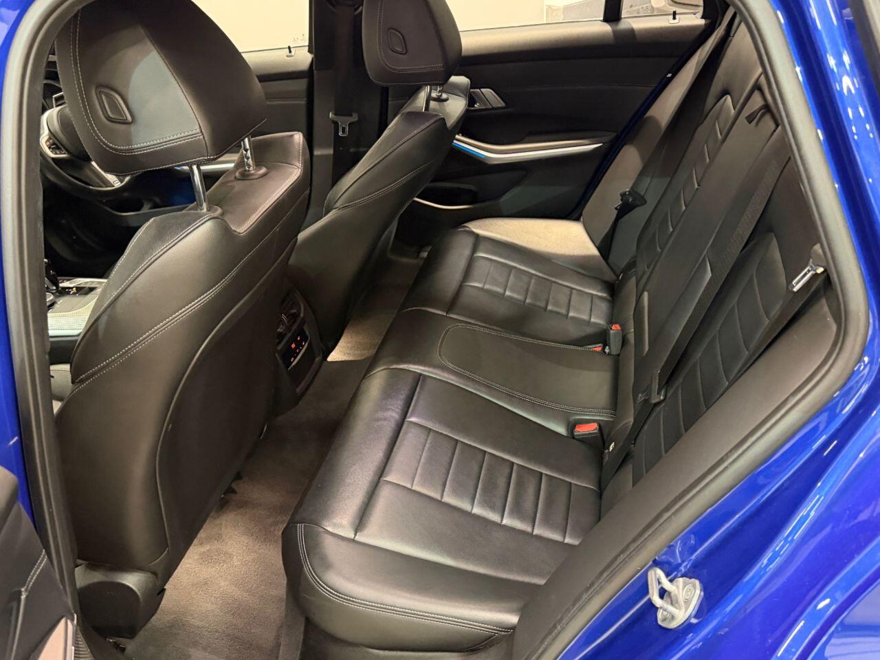 BMW 3 Series view 18