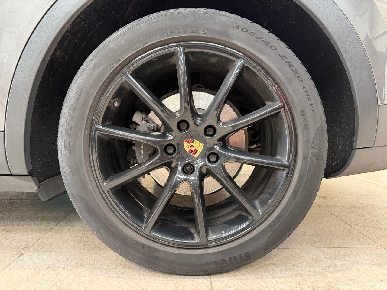 Porsche Cayenne view 28