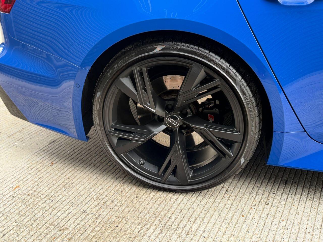 Audi RS6 Avant view 15