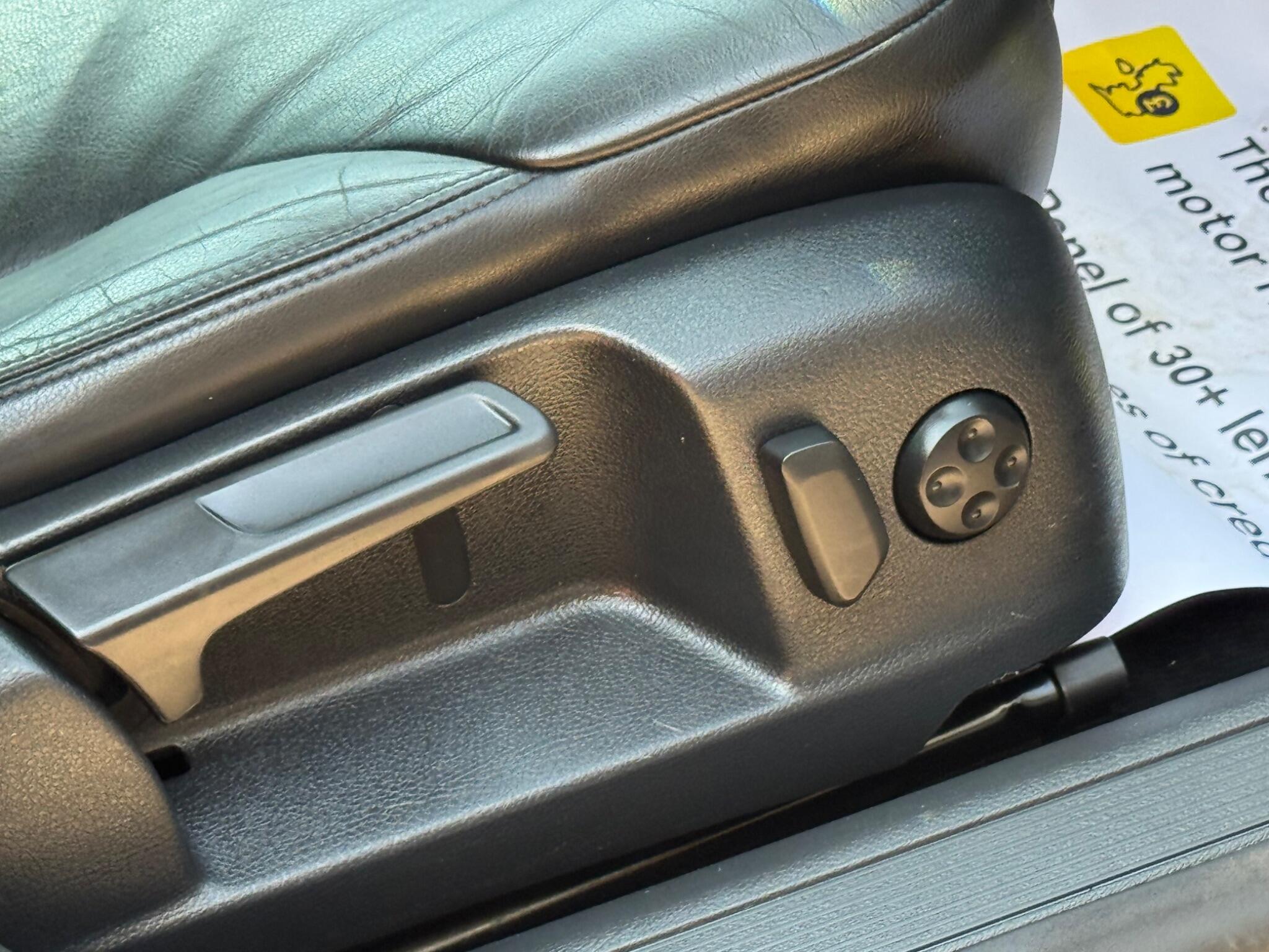 Volkswagen Passat view 11