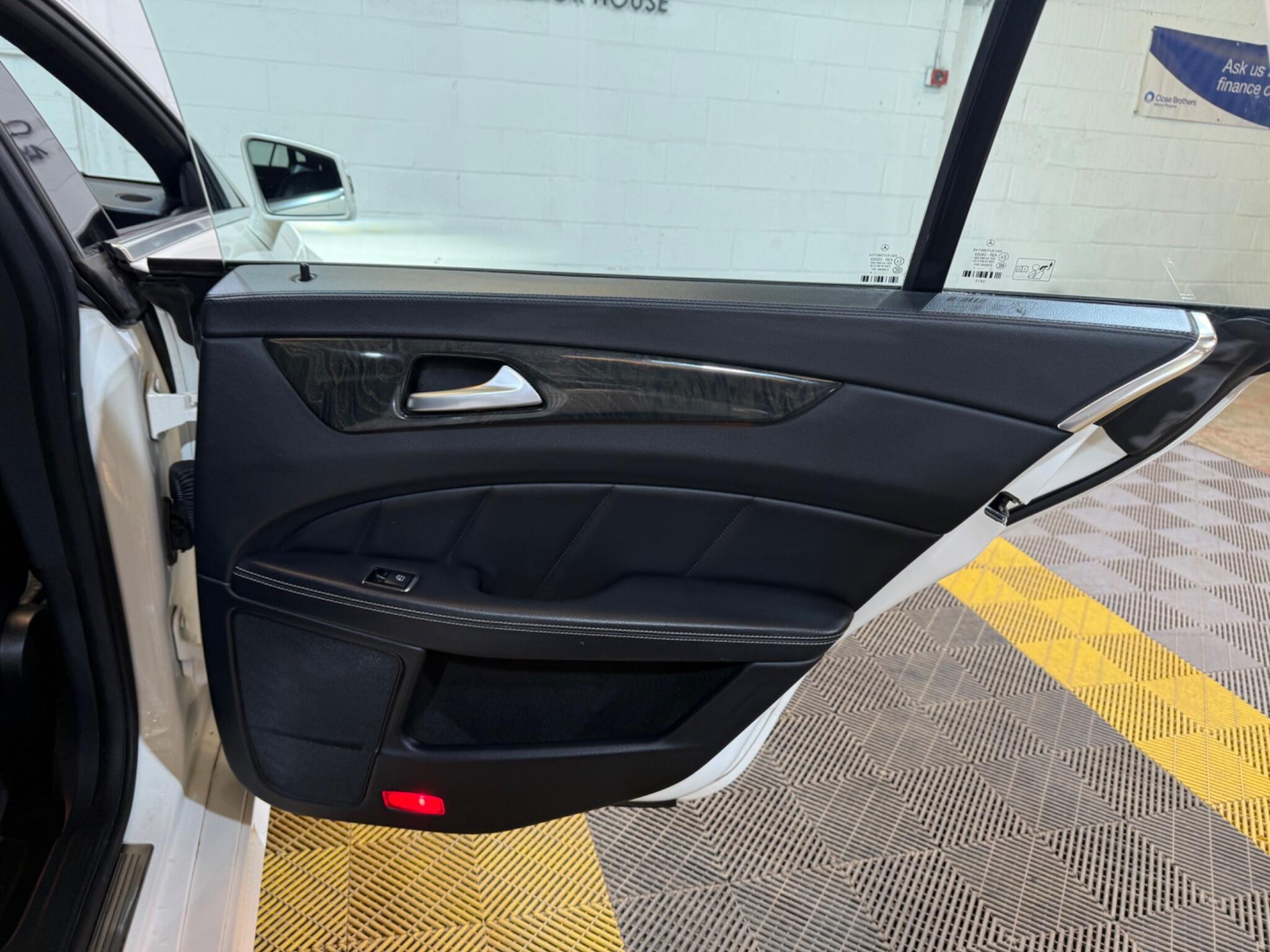 Mercedes-Benz CLS view 42