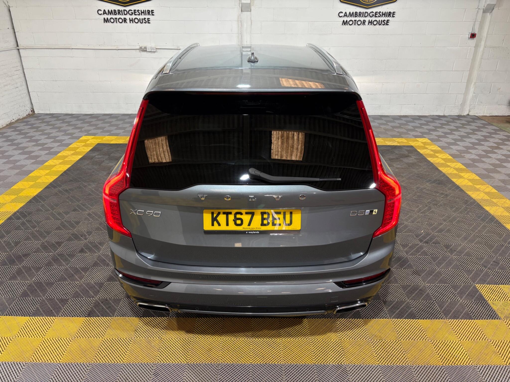 Volvo XC90 view 11