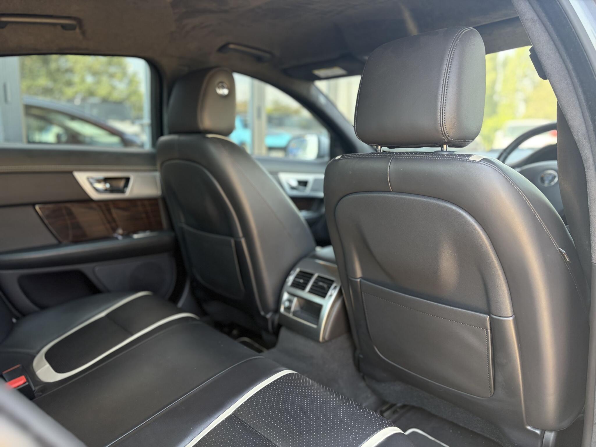 Jaguar XF view 17