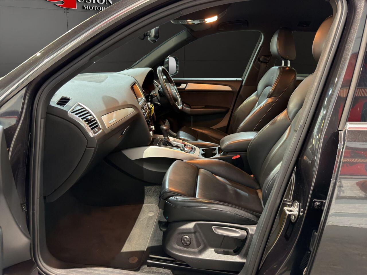 Audi Q5 view 13