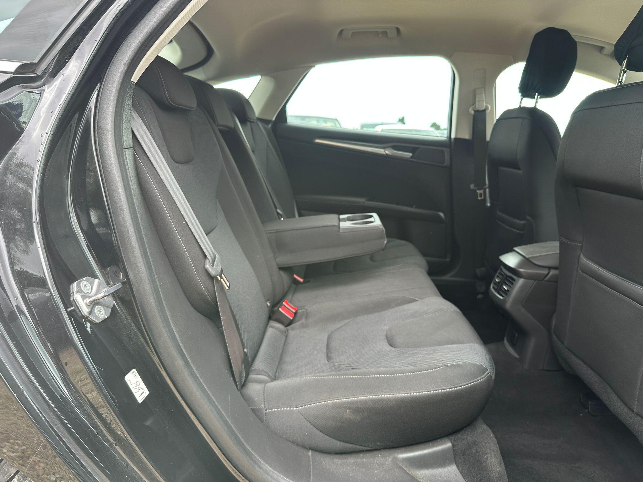 Ford Mondeo view 9