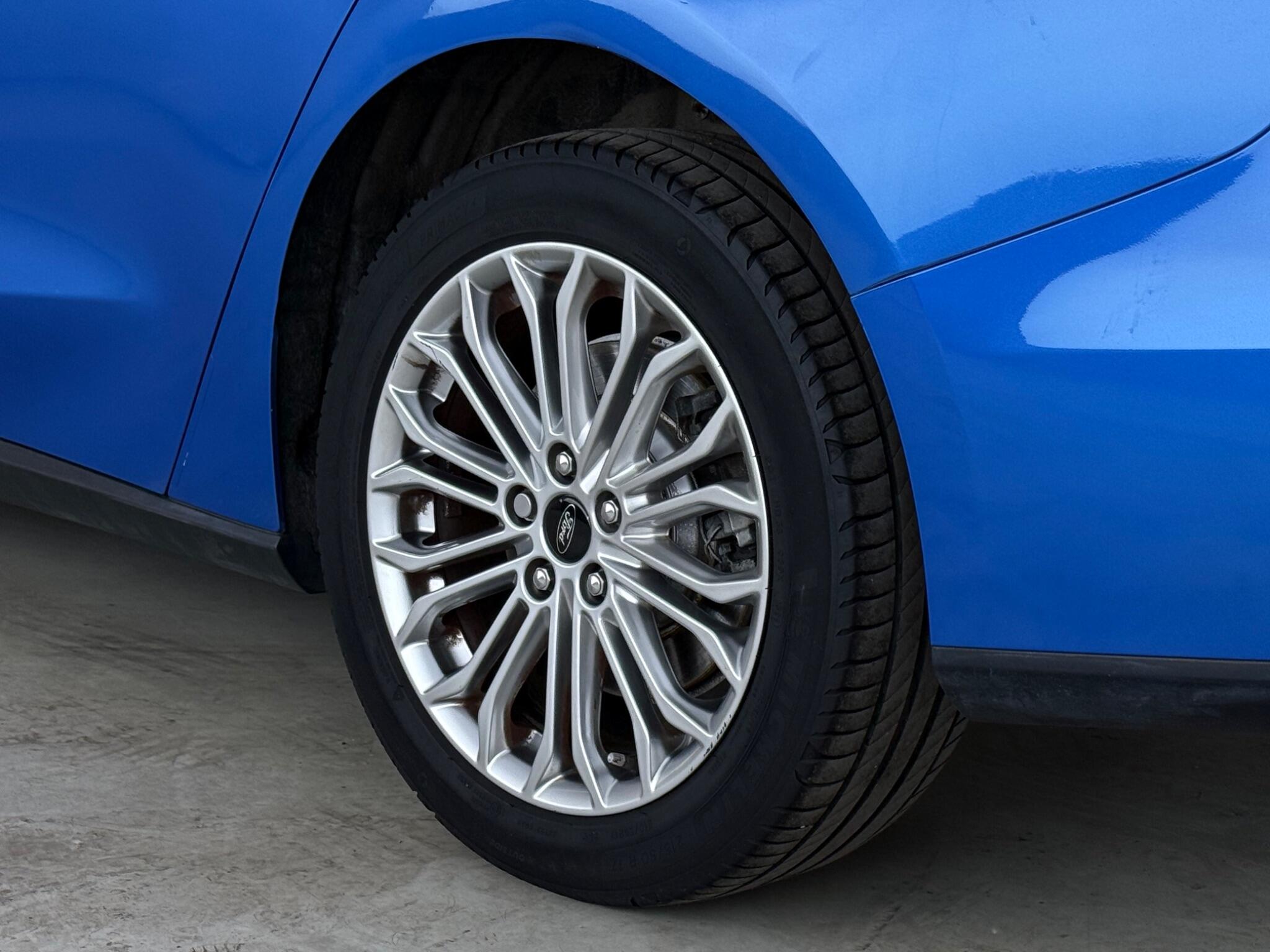 Ford Focus view 9
