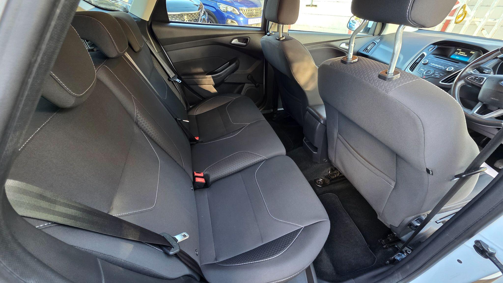 Ford Focus view 29