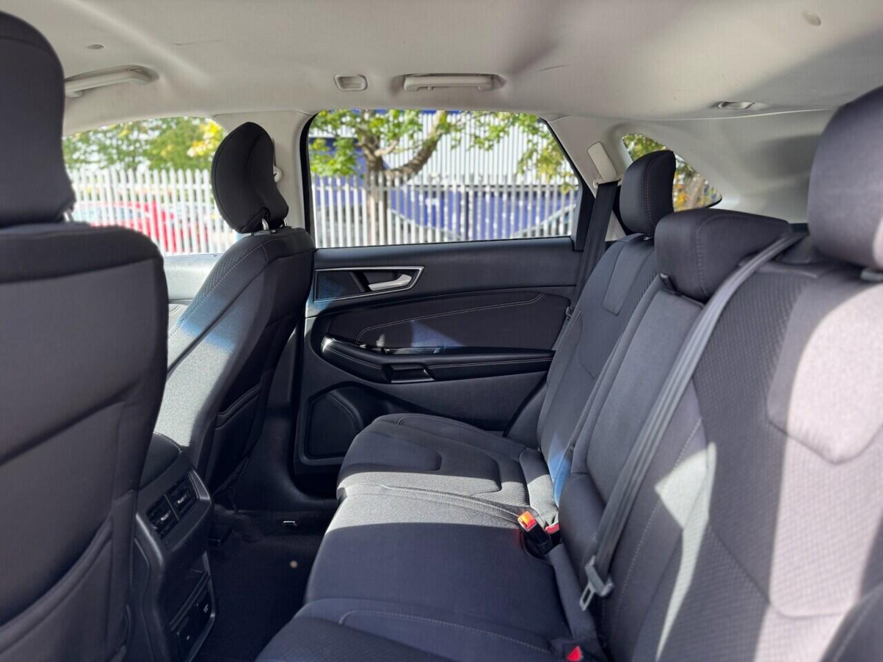 Ford Edge view 31