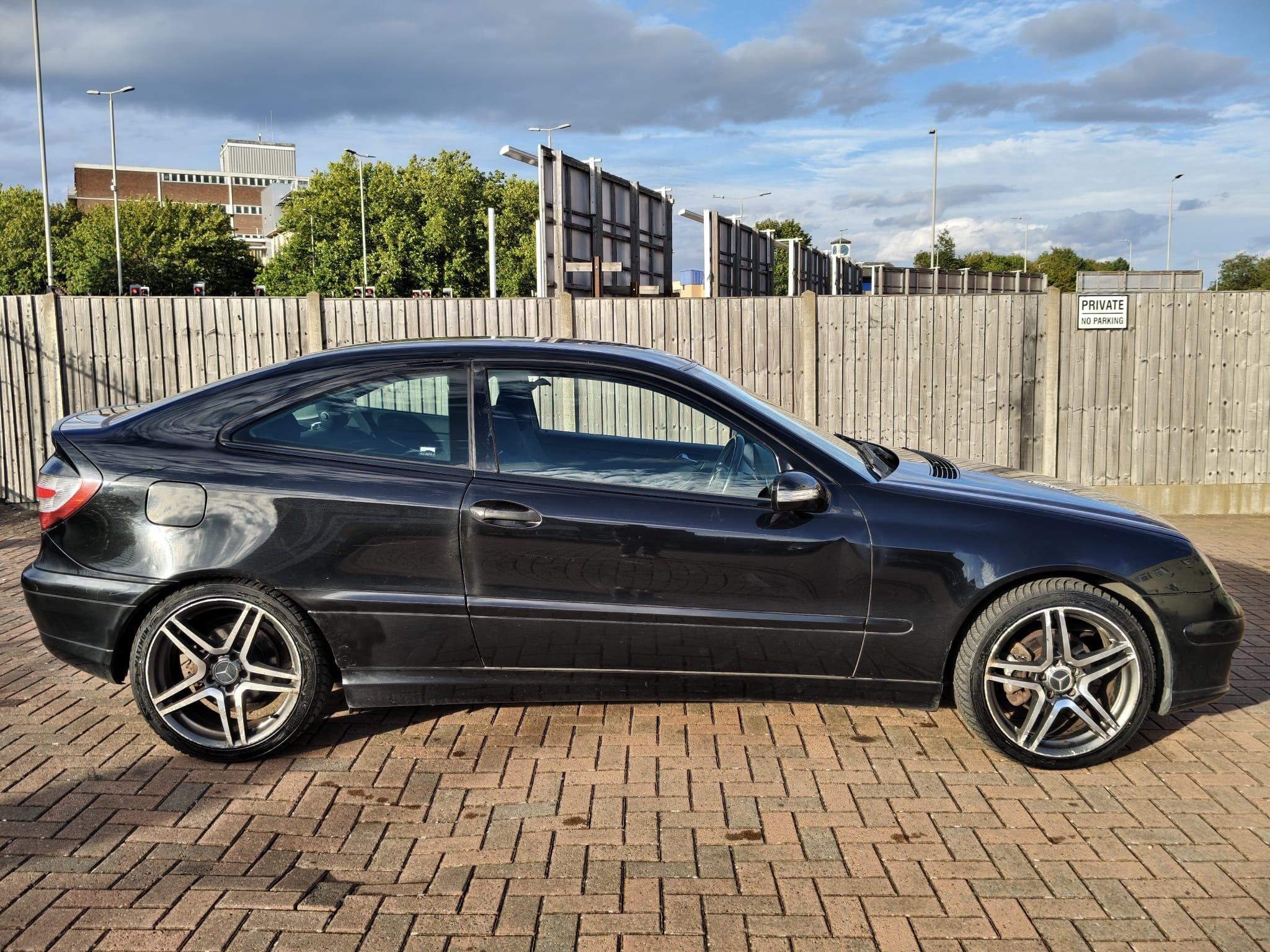 Mercedes-Benz C-Class view 4