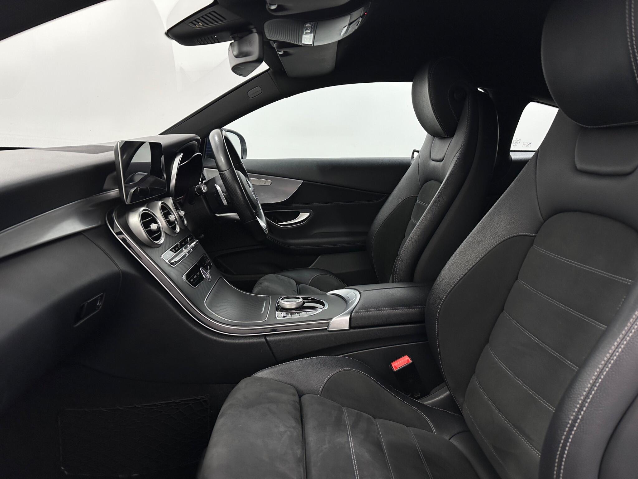 Mercedes-Benz C-Class view 36
