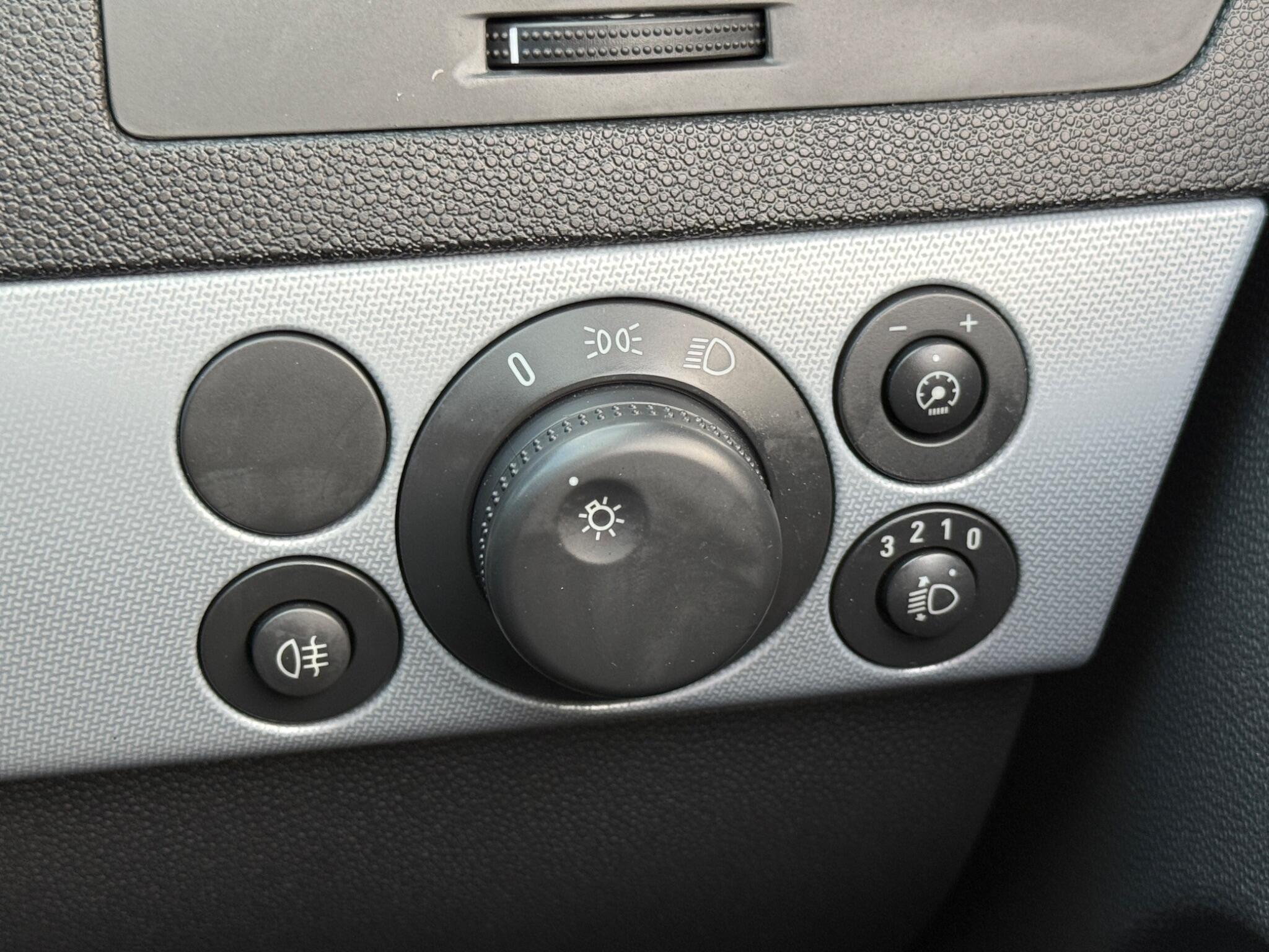 Vauxhall Astra - Image 64