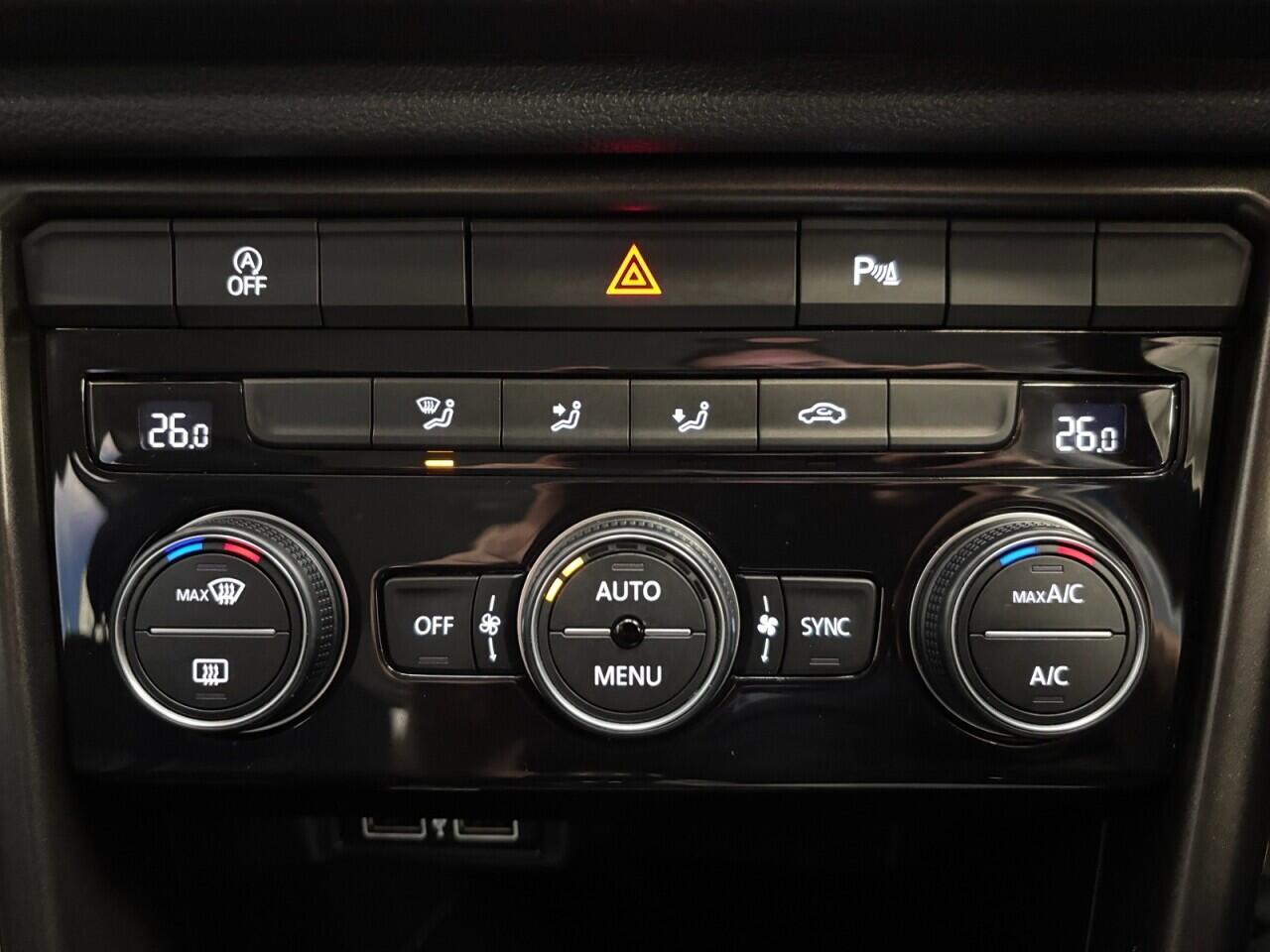 Volkswagen T-Roc view 33