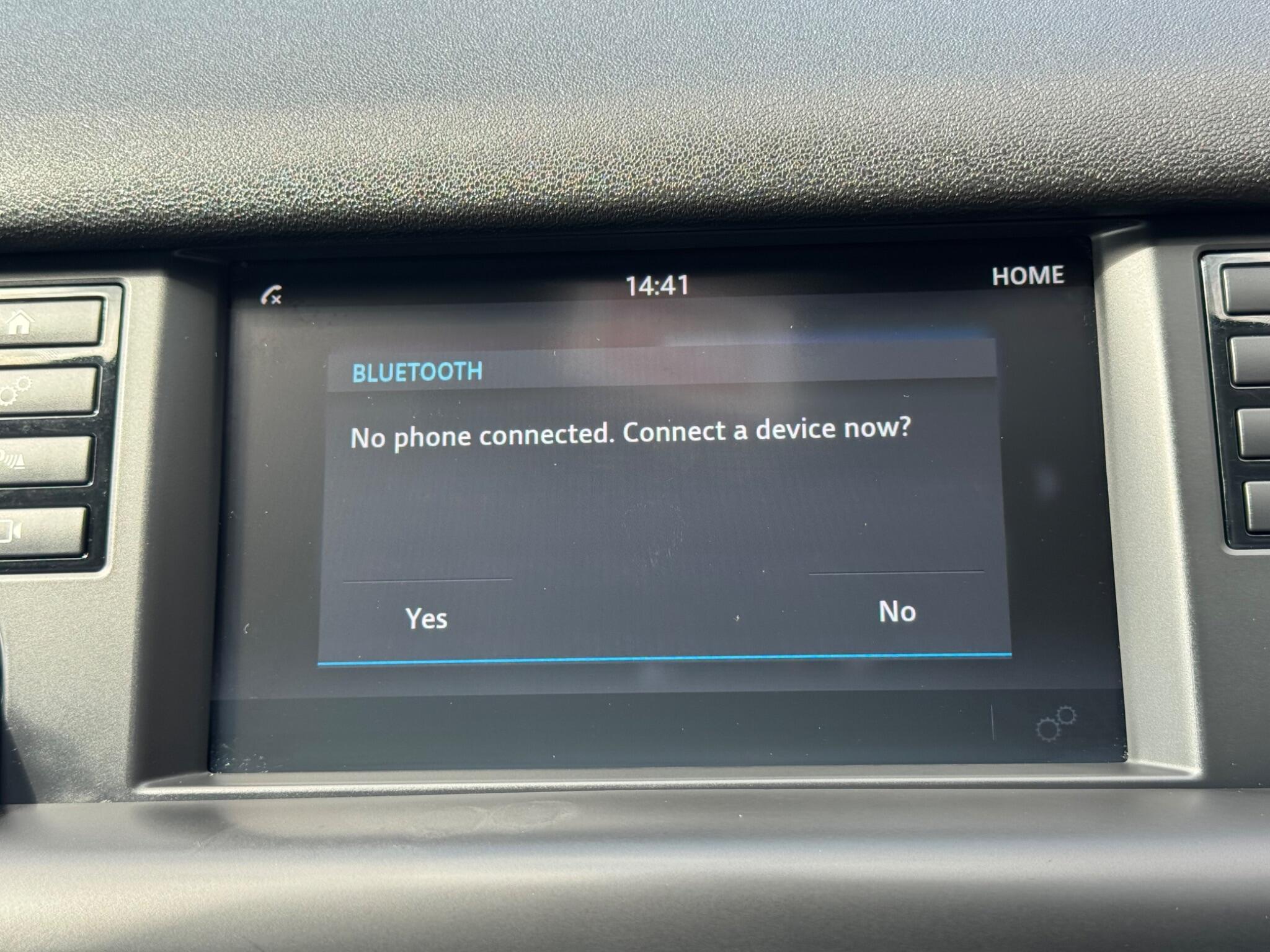 Land Rover Discovery Sport view 34