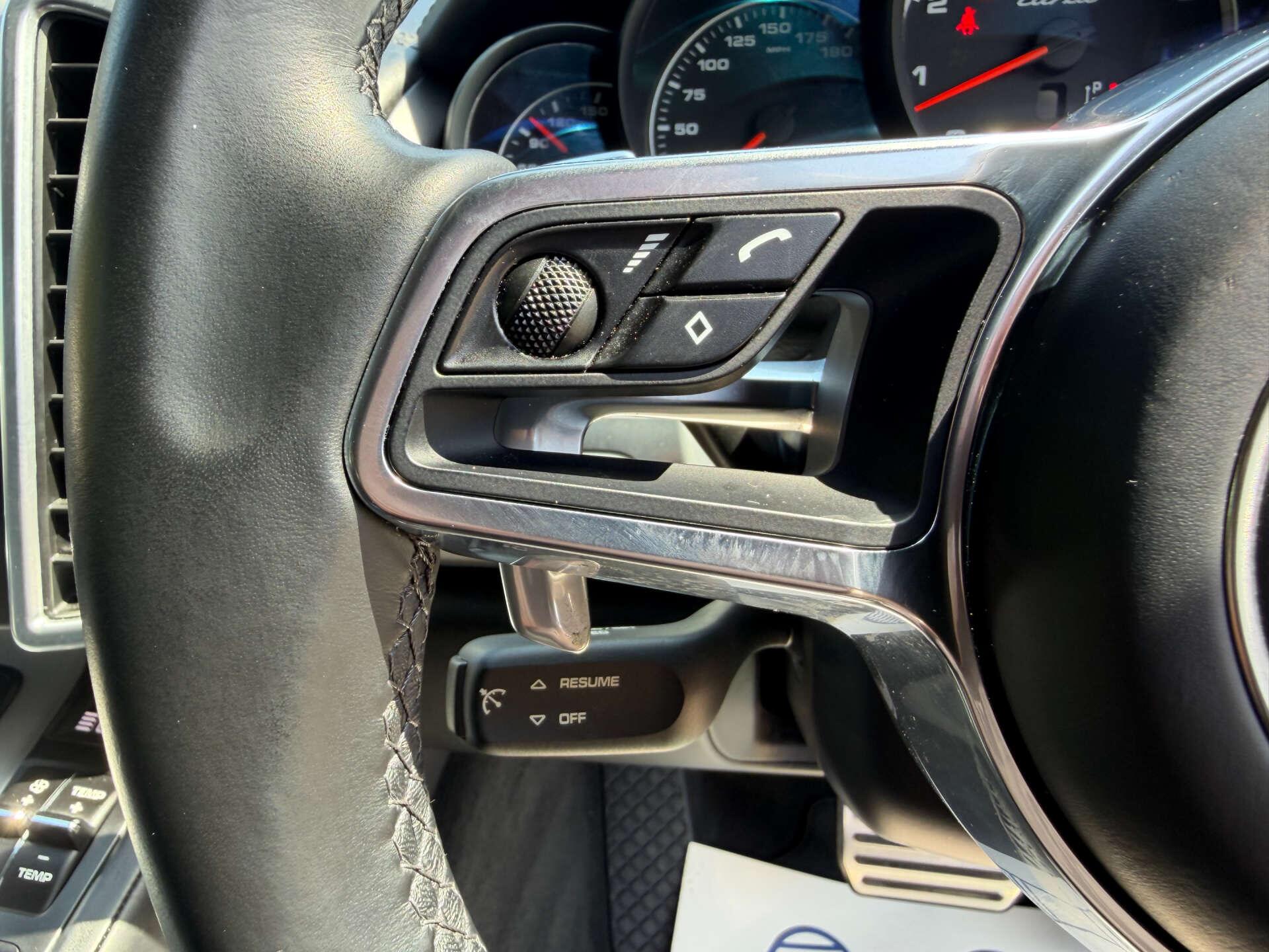 Porsche Cayenne view 48