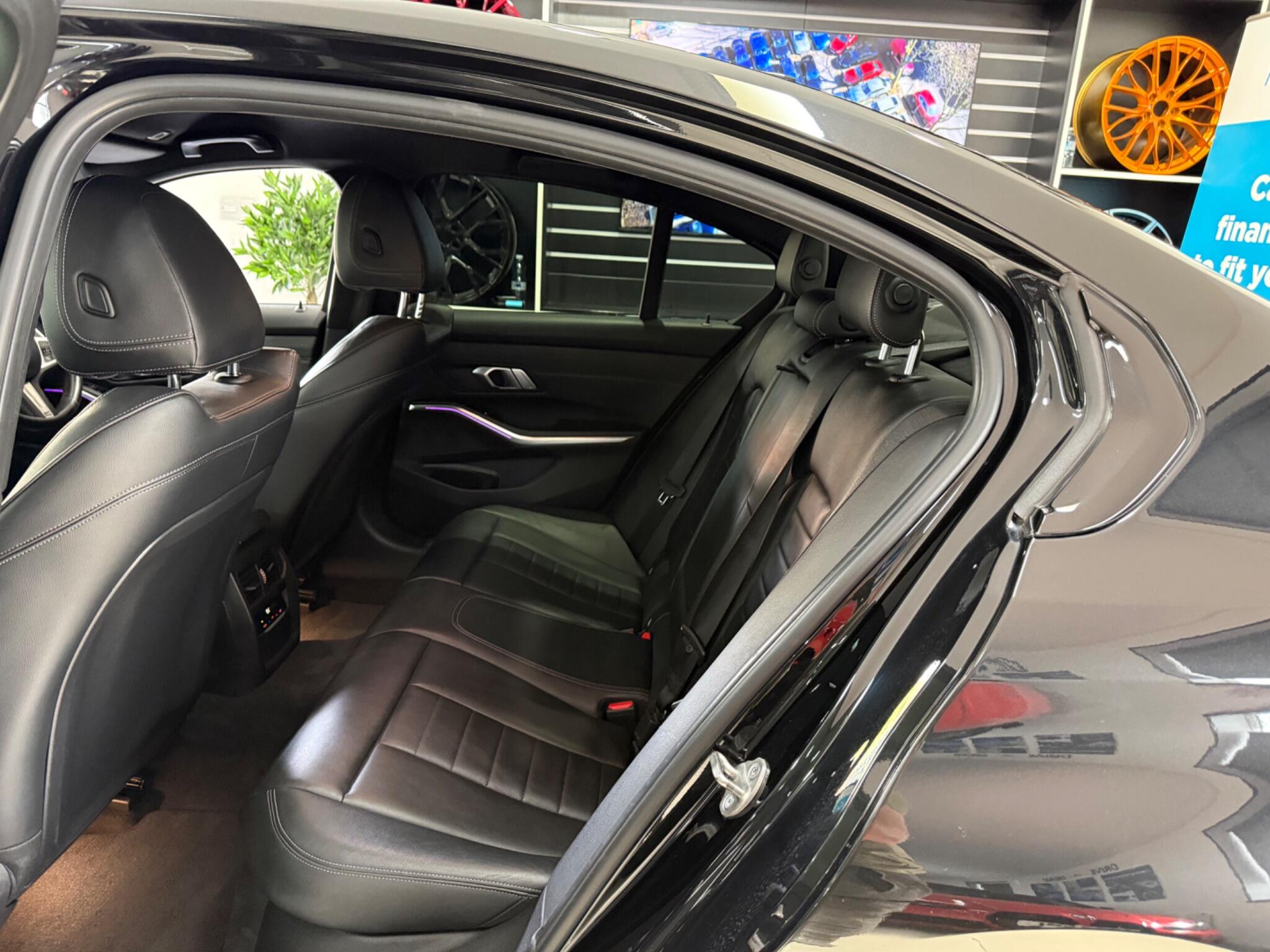 BMW 3 Series view 30