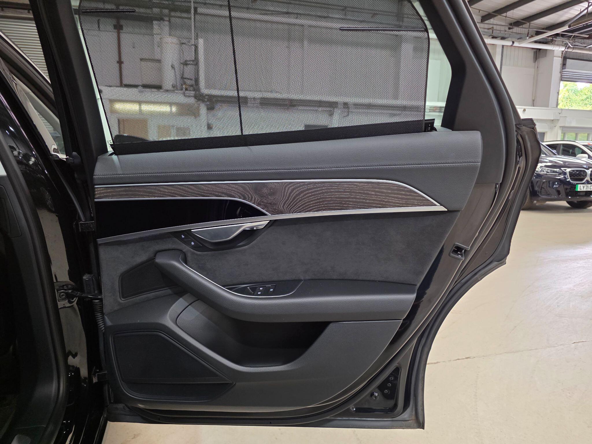 Audi A8 view 29