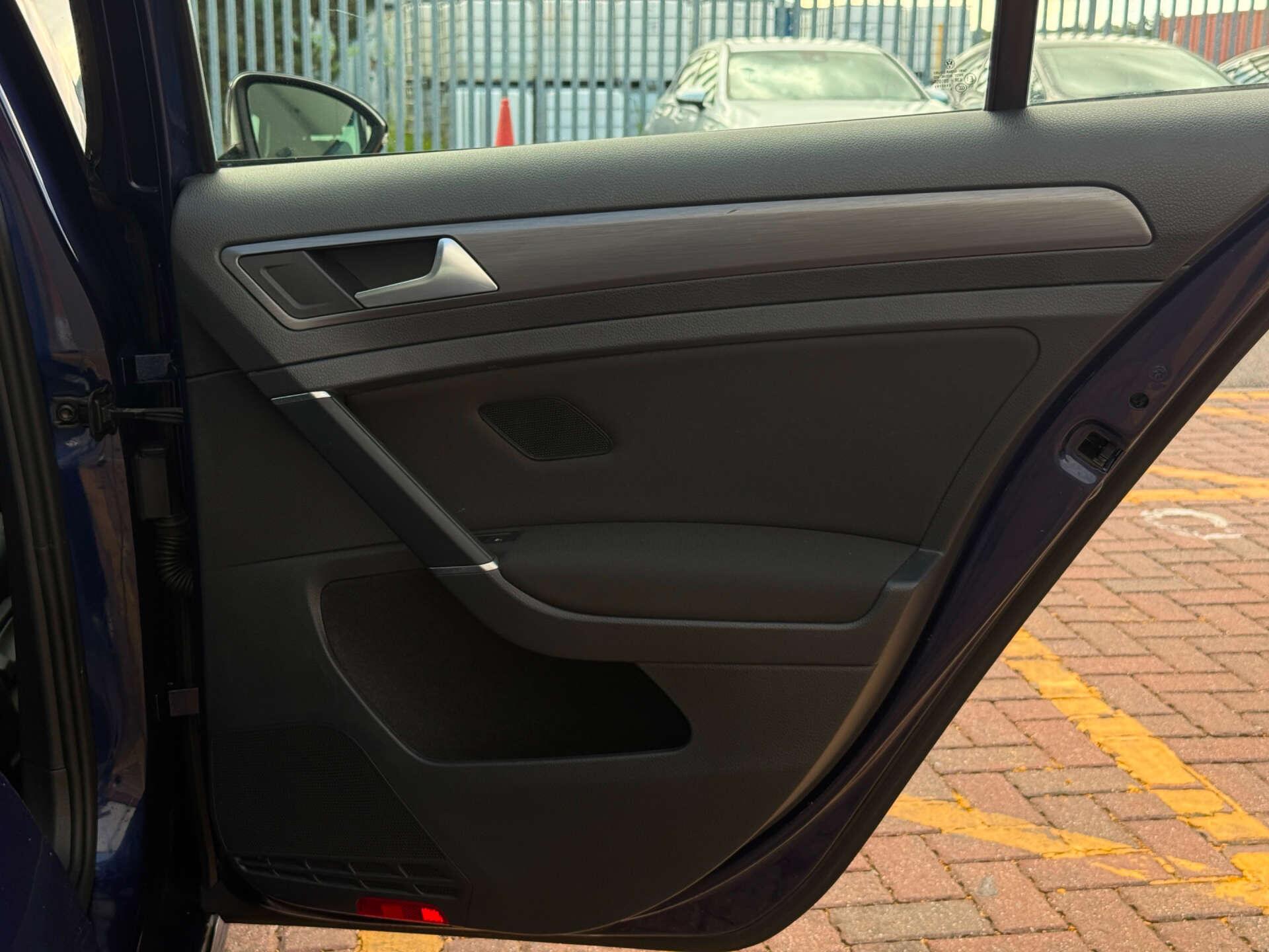 Volkswagen Golf view 28