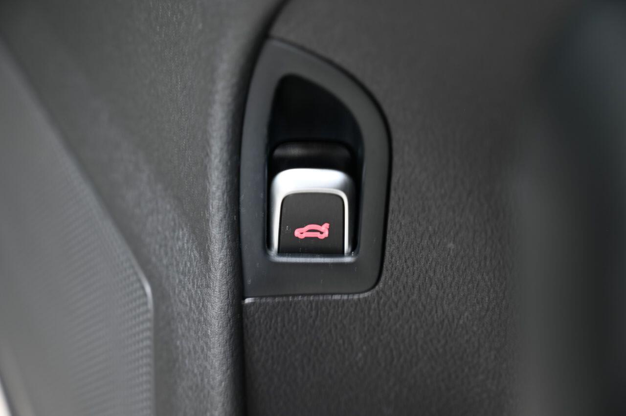 Audi RS4 Avant view 32