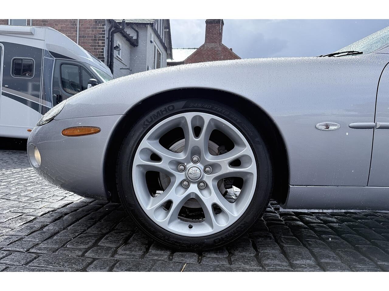 Jaguar XK8 view 11