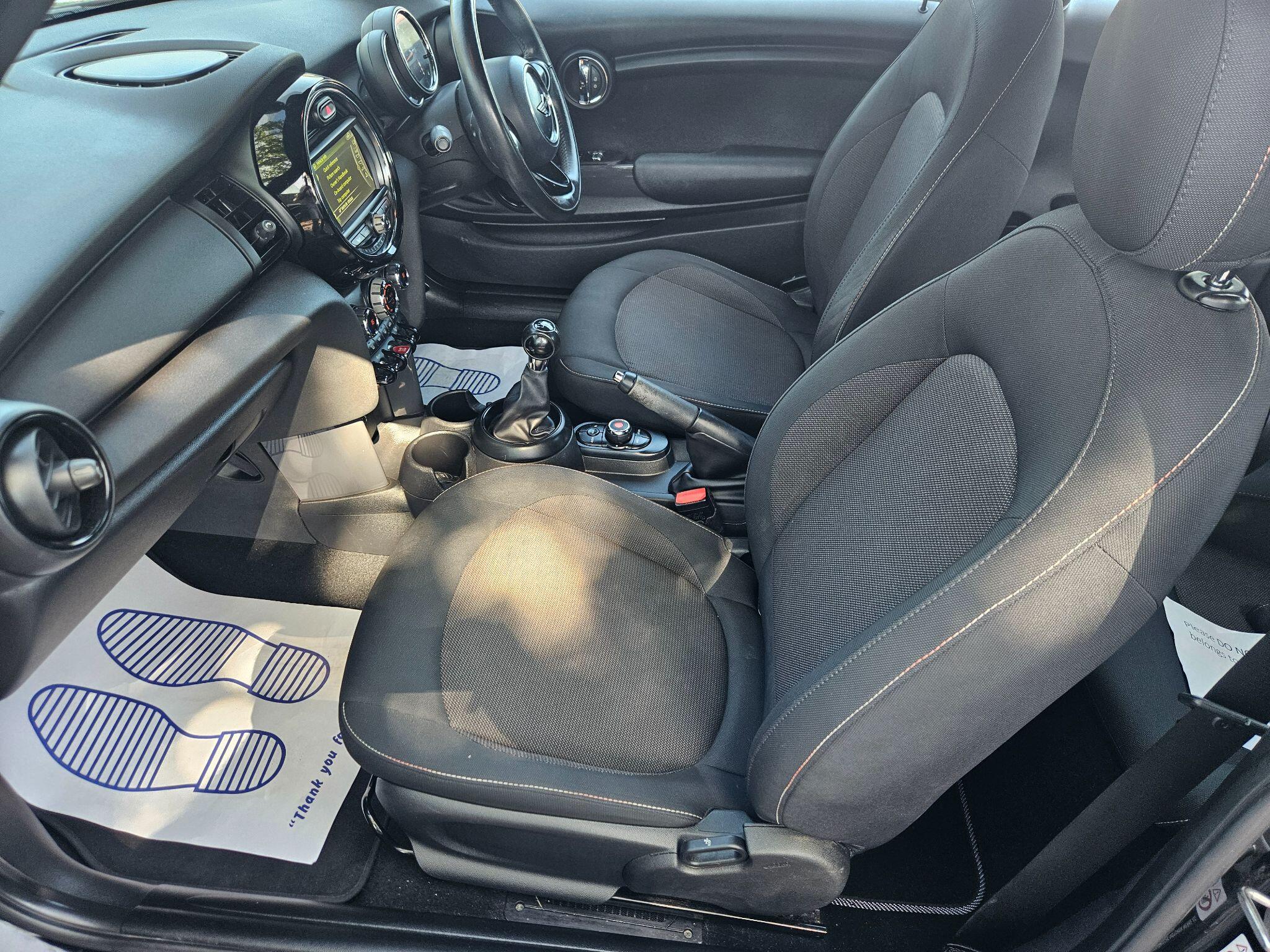 2018 MINI Hatch image 16